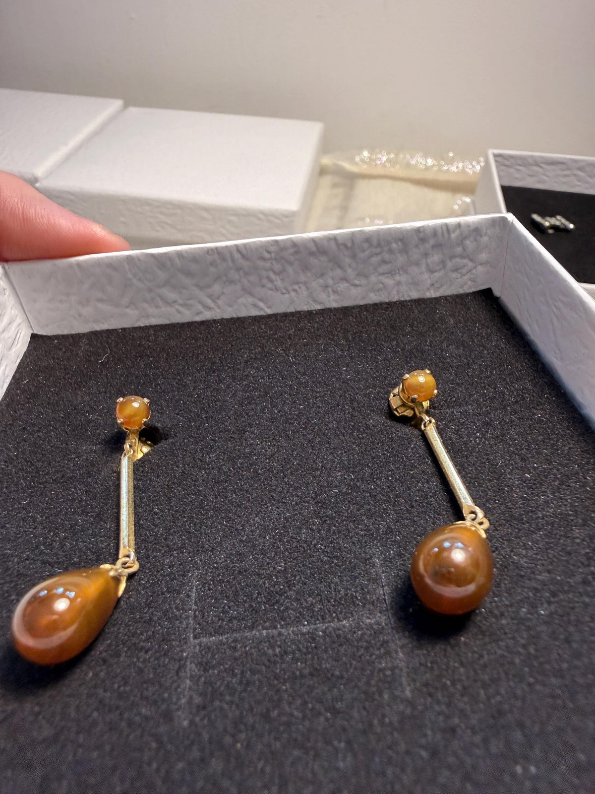 Vintage Amber Brown Drop Earrings Gold Tone Long Dangle Costume Jewellery clip on