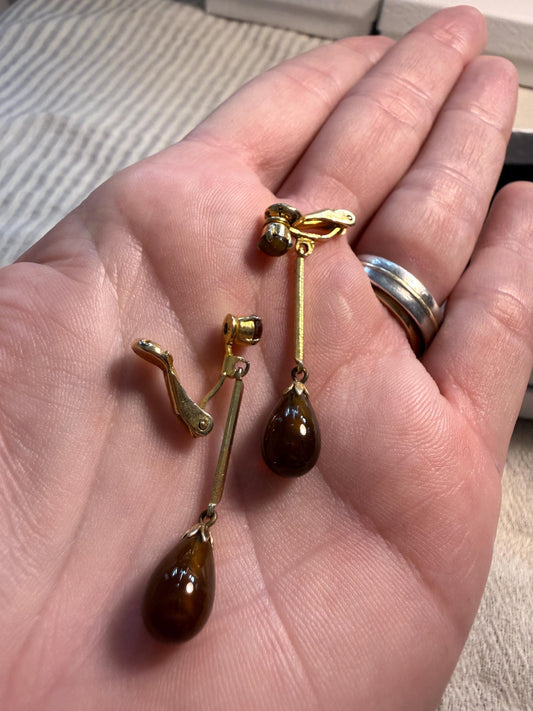 Vintage Amber Brown Drop Earrings Gold Tone Long Dangle Costume Jewellery clip on