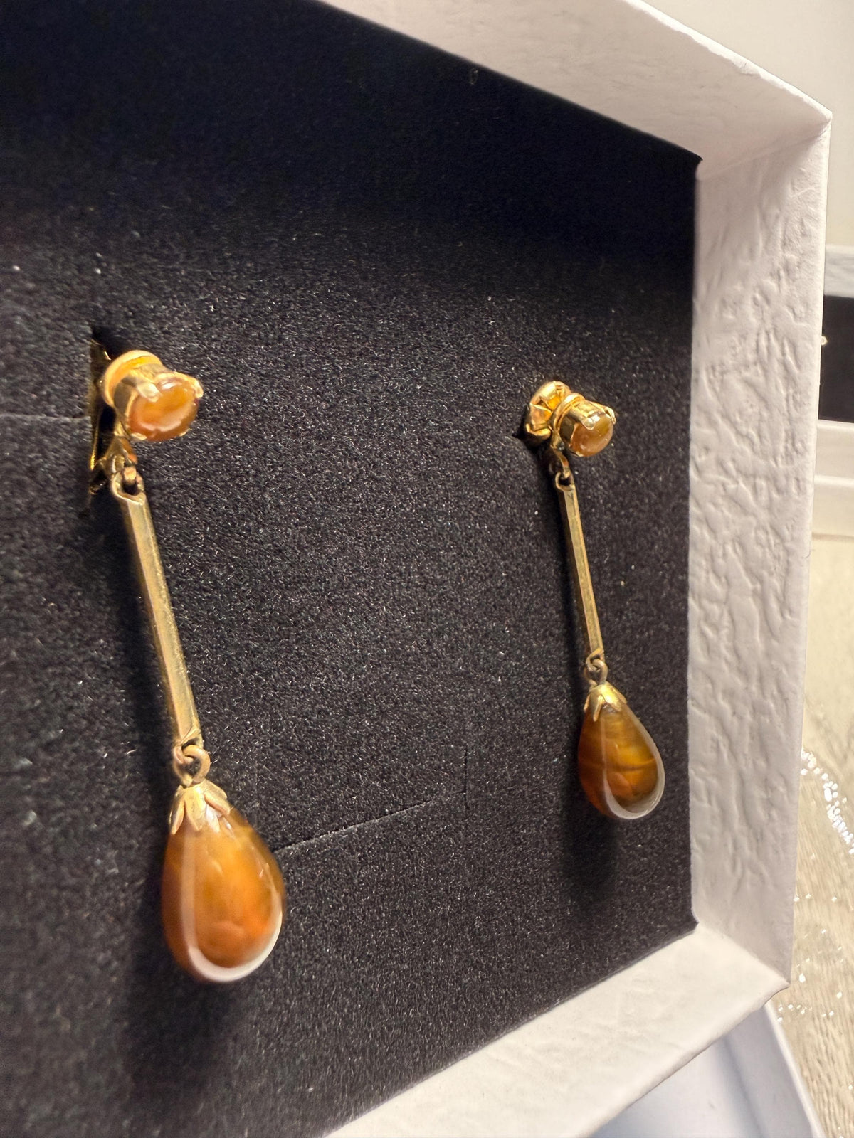 Vintage Amber Brown Drop Earrings Gold Tone Long Dangle Costume Jewellery clip on
