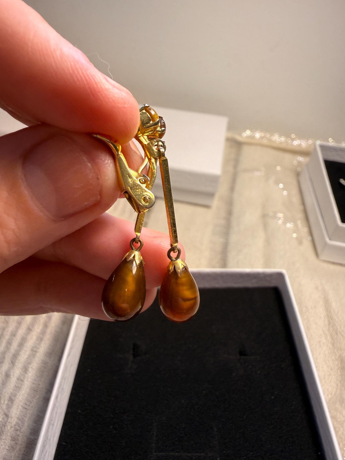 Vintage Amber Brown Drop Earrings Gold Tone Long Dangle Costume Jewellery clip on