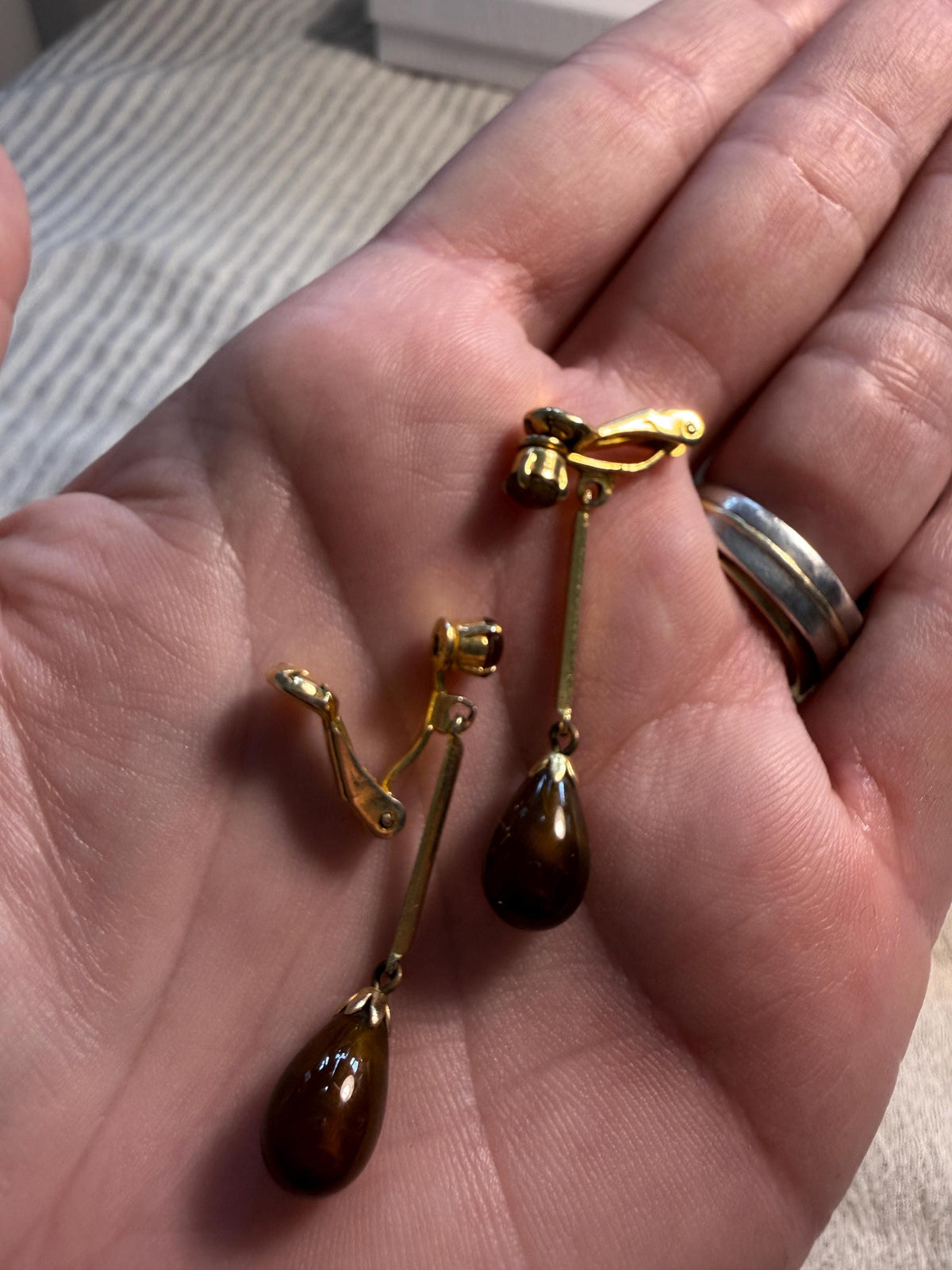 Vintage Amber Brown Drop Earrings Gold Tone Long Dangle Costume Jewellery clip on
