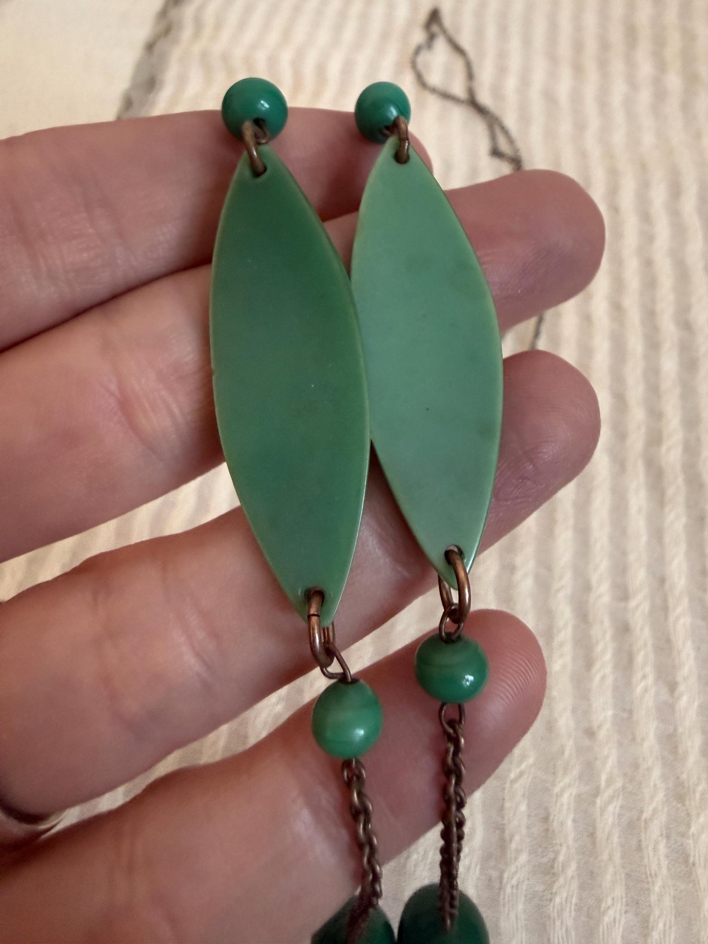 Vintage Art Deco Green Necklace, 1930s Early Plastic Sautoir, Geometric Flapper Jewellery, Long Green Beaded Necklace