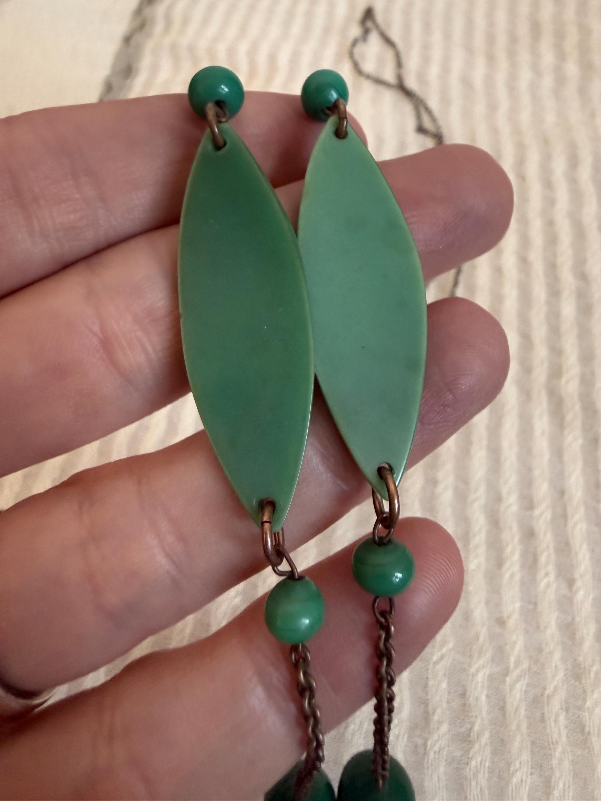 Vintage Art Deco Green Necklace, 1930s Early Plastic Sautoir, Geometric Flapper Jewellery, Long Green Beaded Necklace