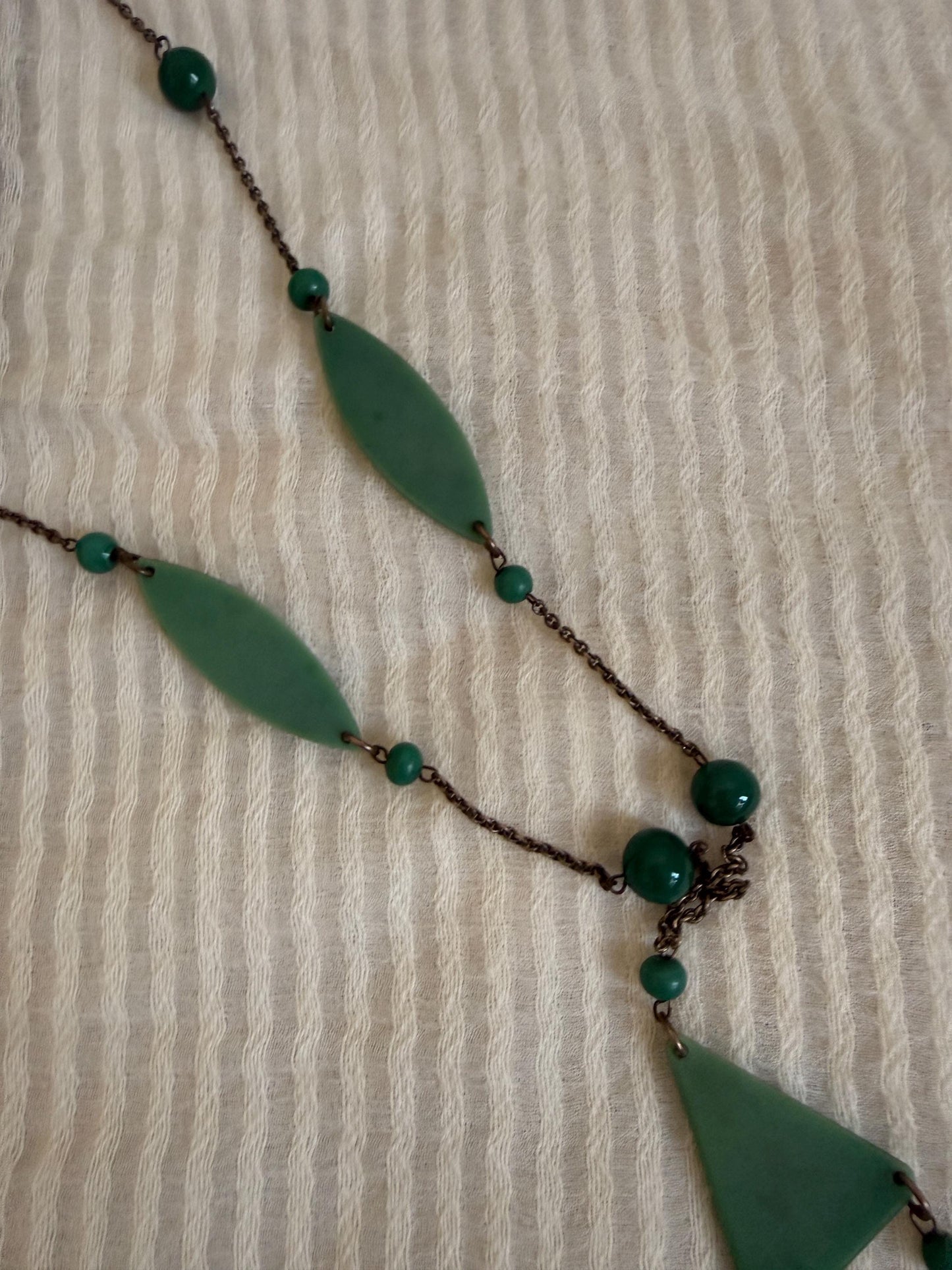 Vintage Art Deco Green Necklace, 1930s Early Plastic Sautoir, Geometric Flapper Jewellery, Long Green Beaded Necklace