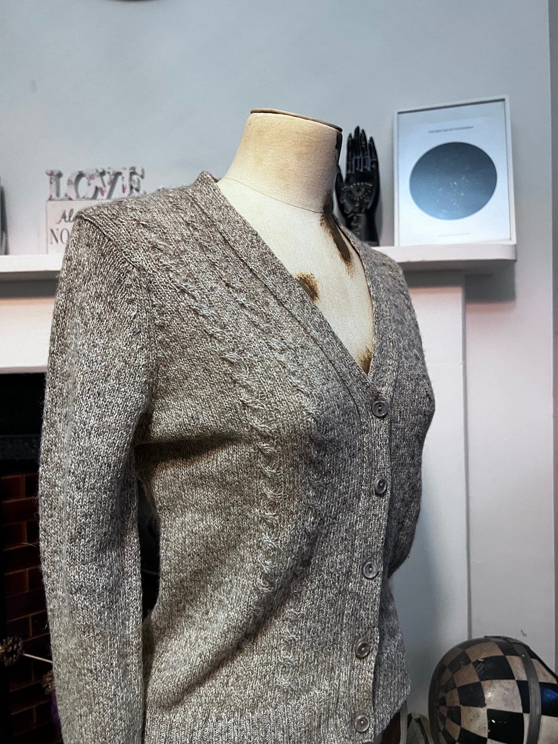 Vintage beige Cardigan long sleeve cardigan cable knit cardigan, vintage, knitwear, vintage vest, 70s cardigan beige cardigan pockets wool