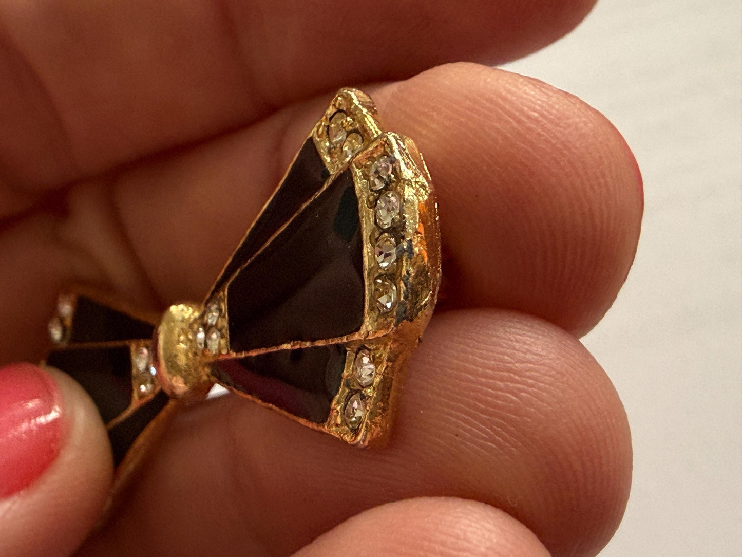 Vintage Black Enamel Bow Brooch – Gold Tone Rhinestone Art Deco Revival Geometric Costume Jewellery
