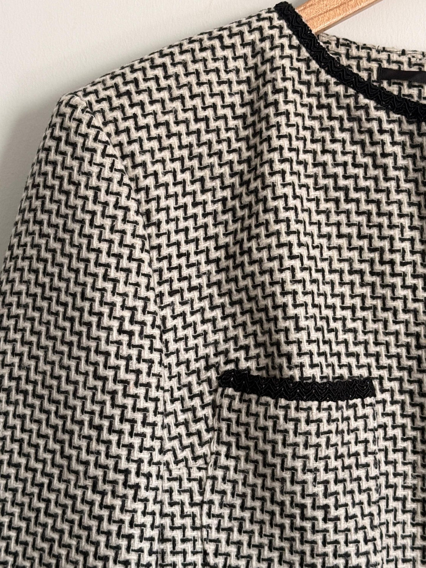 Vintage Black & White Tweed Jacket UK 12 | Houndstooth Style Cropped Jacket | Bouclé Jacket | Classic Parisian Blazer