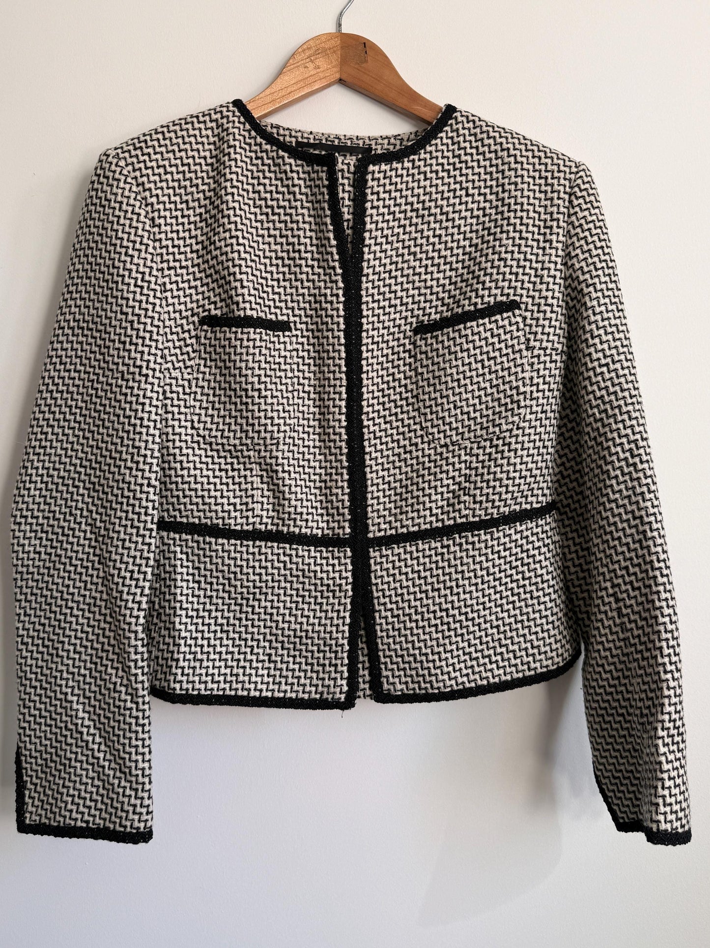 Vintage Black & White Tweed Jacket UK 12 | Houndstooth Style Cropped Jacket | Bouclé Jacket | Classic Parisian Blazer