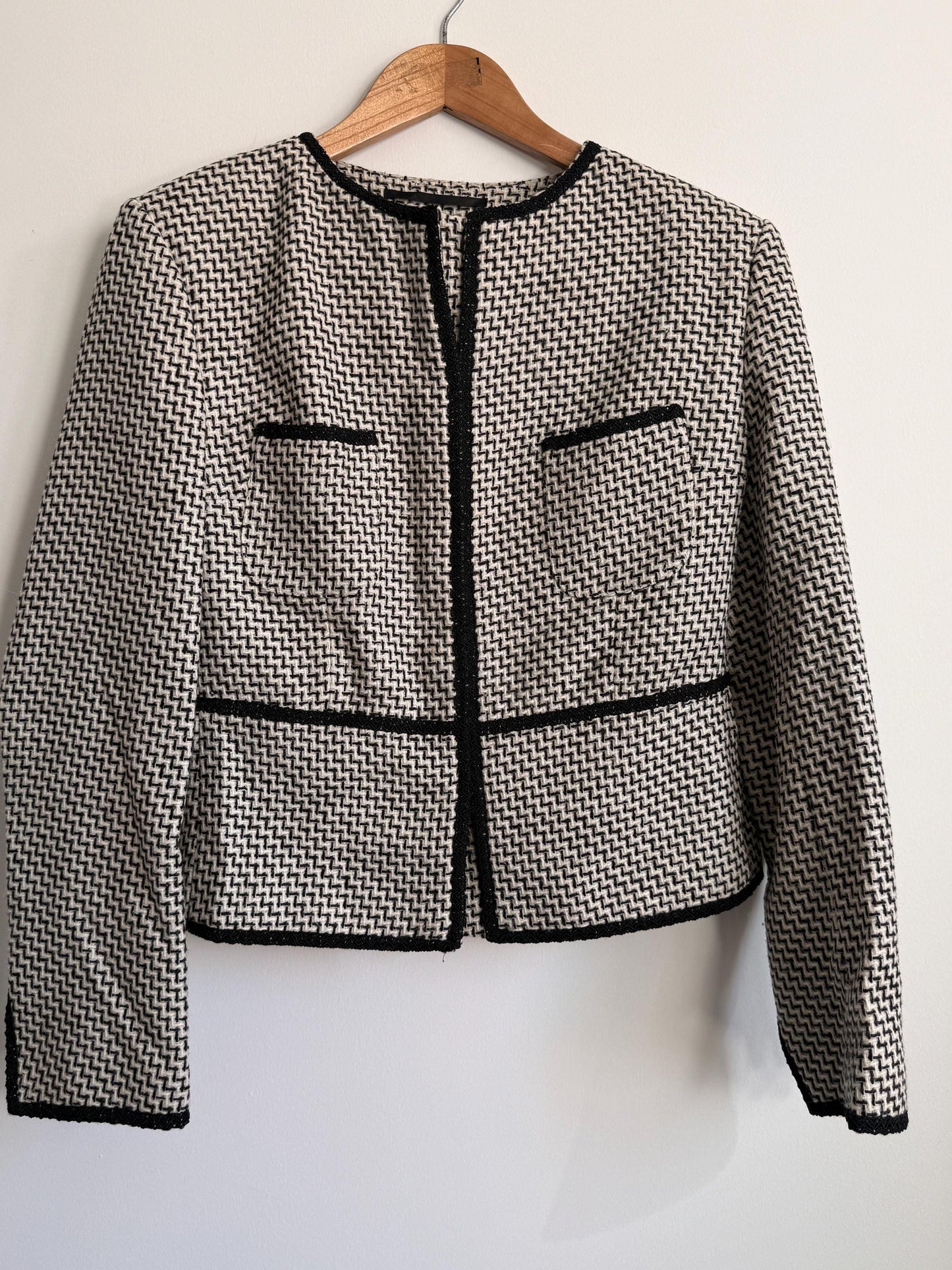Vintage Black & White Tweed Jacket UK 12 | Houndstooth Style Cropped Jacket | Bouclé Jacket | Classic Parisian Blazer