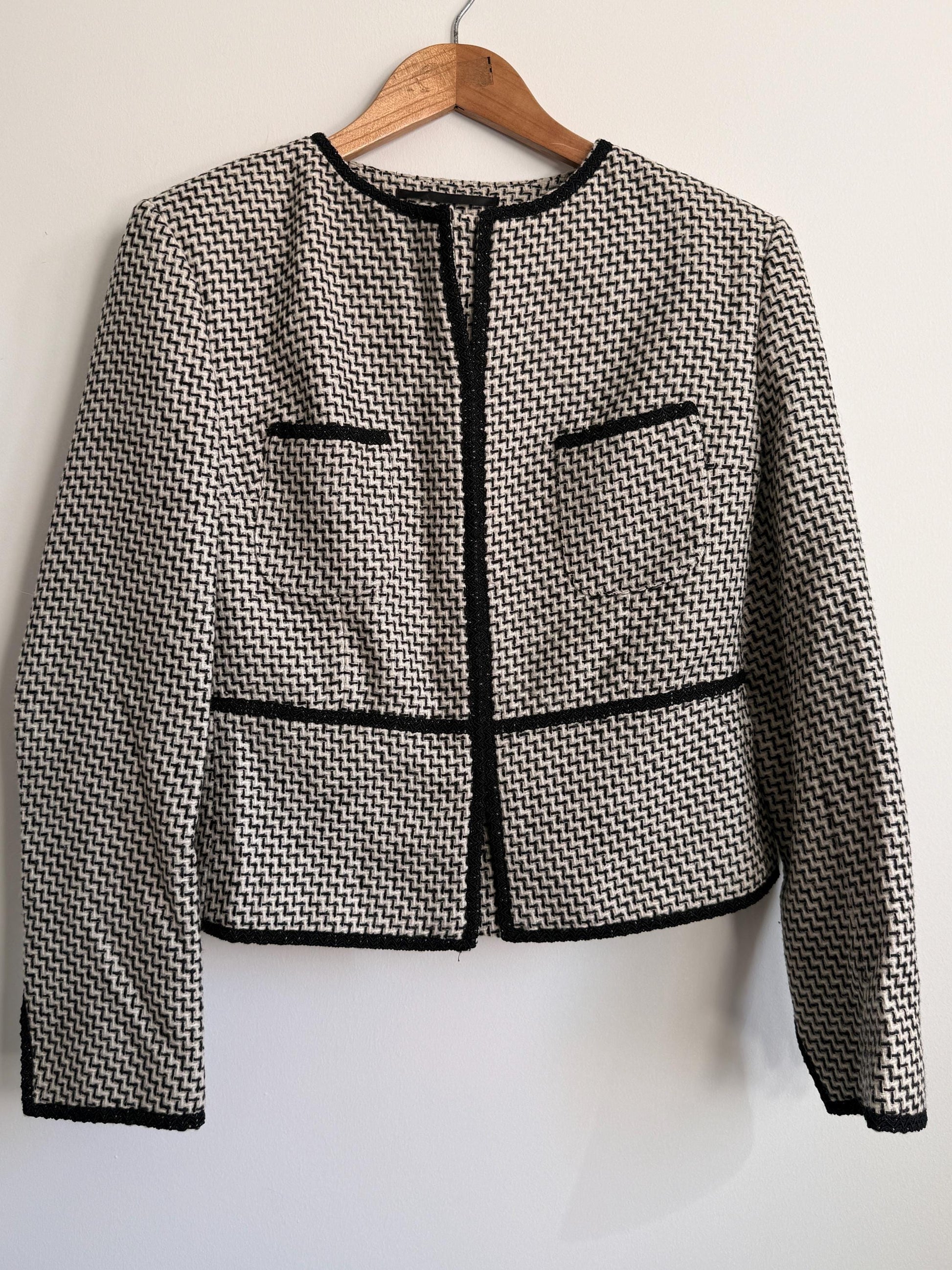 Vintage Black & White Tweed Jacket UK 12 | Houndstooth Style Cropped Jacket | Bouclé Jacket | Classic Parisian Blazer