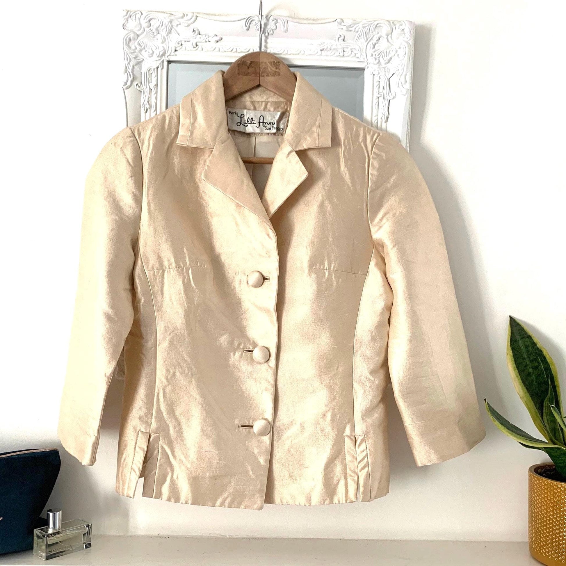 Vintage Silk Blazer Jacket - Silk Chiffon Lined - Cream Gold Sheen Ladies Day Jacket Absolutely Stunning - 1950s Immaculate Lilli Ann