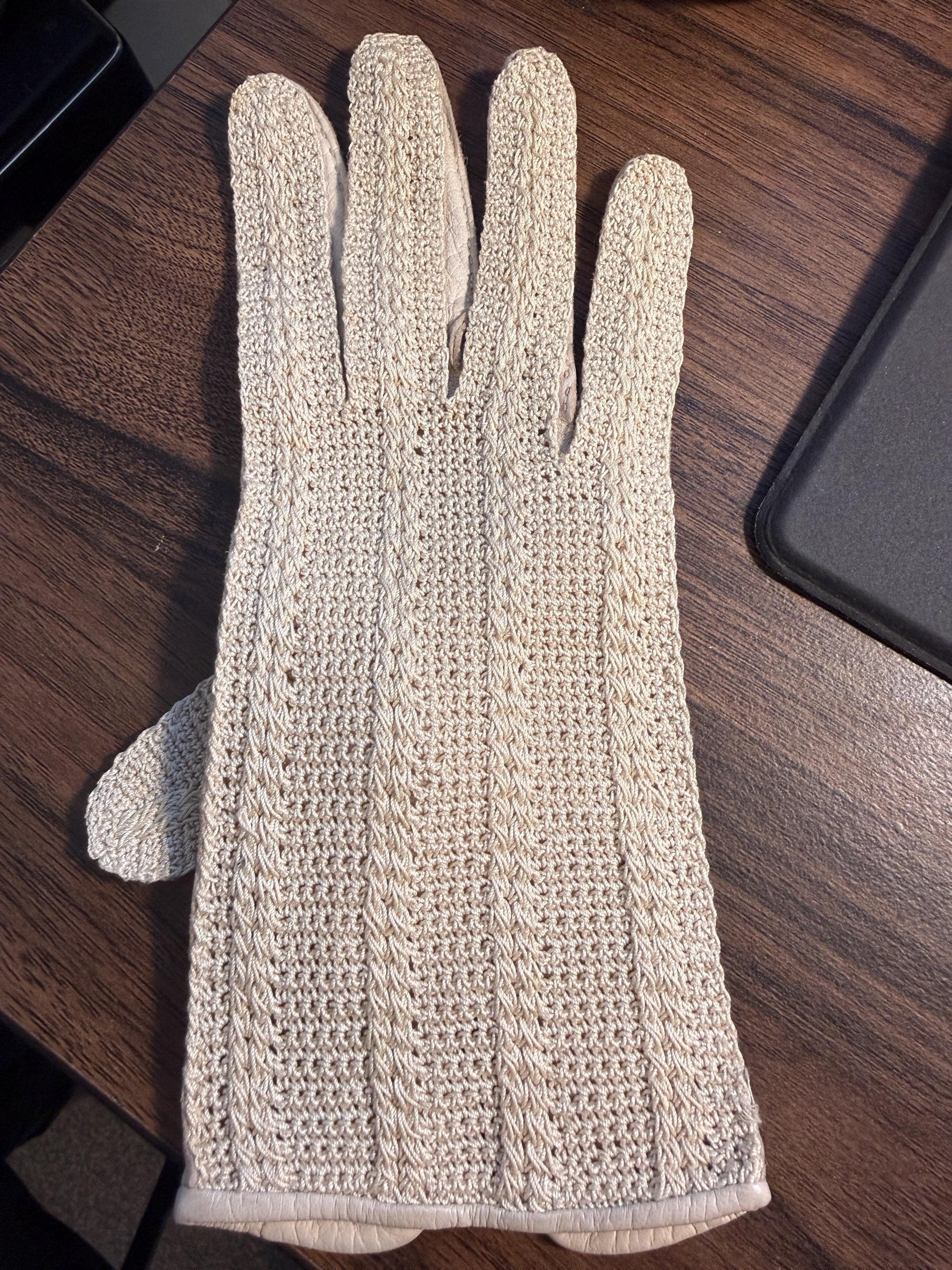 Vintage Cream Leather & Crochet Ladies Driving Gloves | 1950s Leather Gloves | Mid Century Summer Gloves | Classic Vintage Accessories