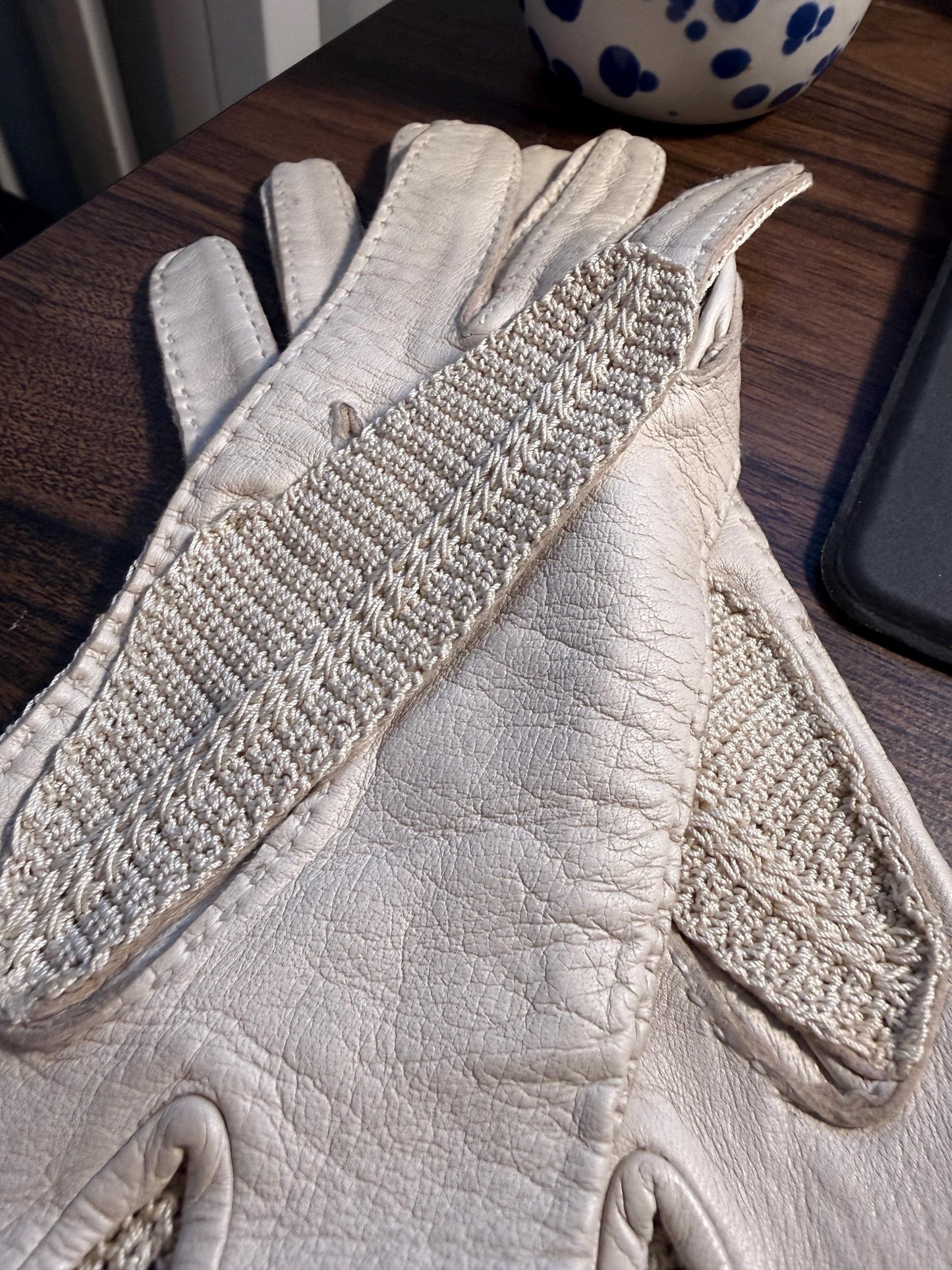 Vintage Cream Leather & Crochet Ladies Driving Gloves | 1950s Leather Gloves | Mid Century Summer Gloves | Classic Vintage Accessories