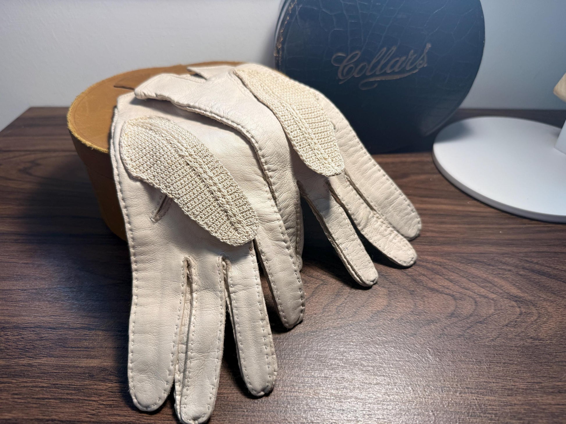 Vintage Cream Leather & Crochet Ladies Driving Gloves | 1950s Leather Gloves | Mid Century Summer Gloves | Classic Vintage Accessories