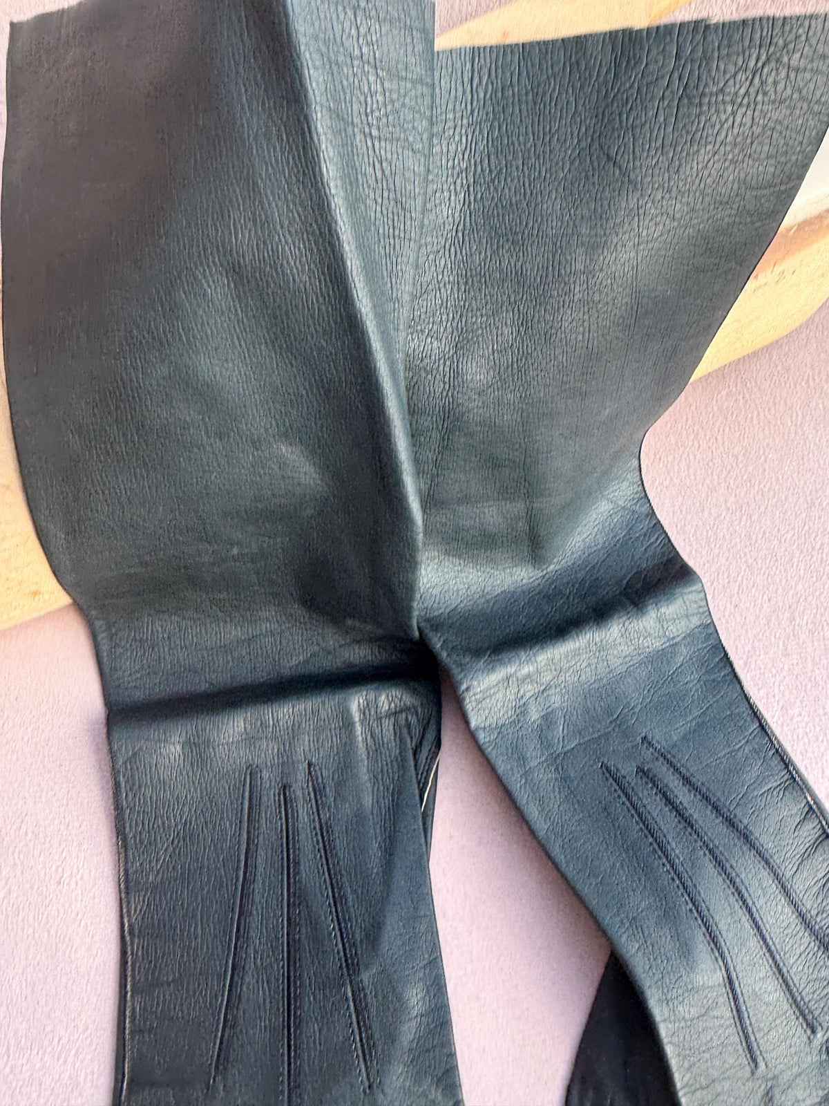 Vintage Dark Blue Leather Gauntlet Gloves with Long Flared Cuffs – Contrast Stitching