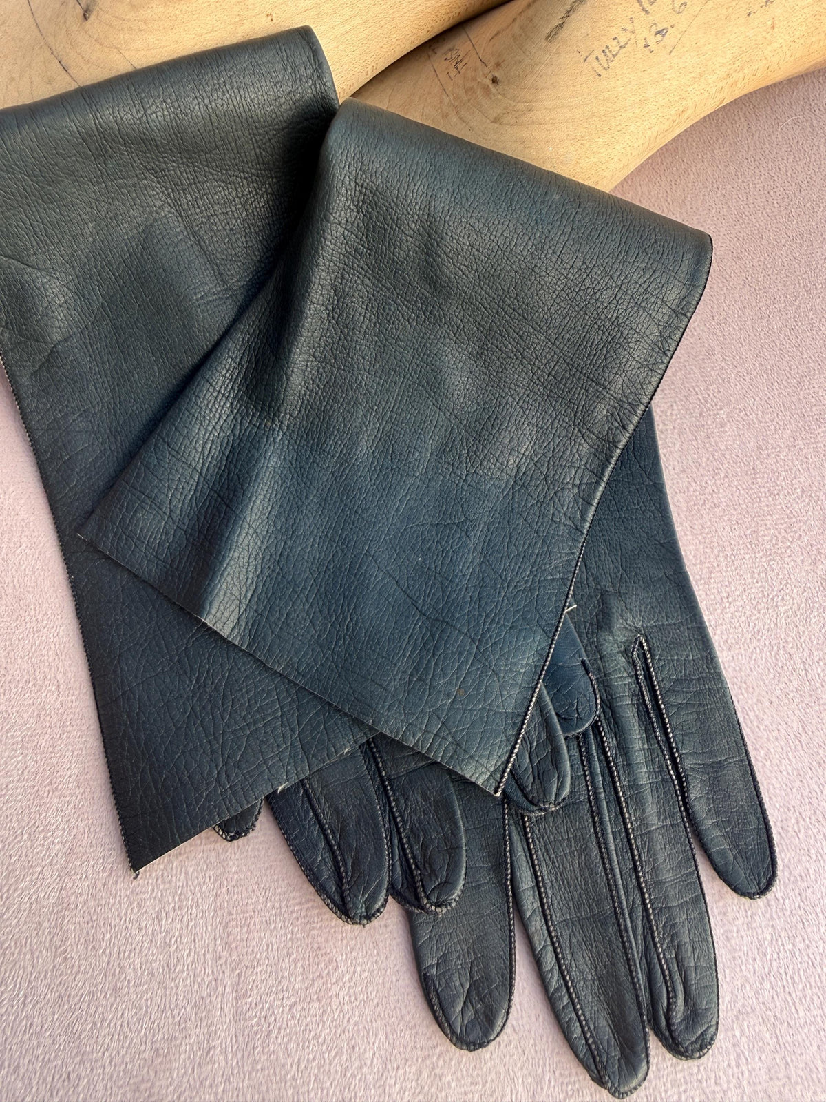Vintage Dark Blue Leather Gauntlet Gloves with Long Flared Cuffs – Contrast Stitching