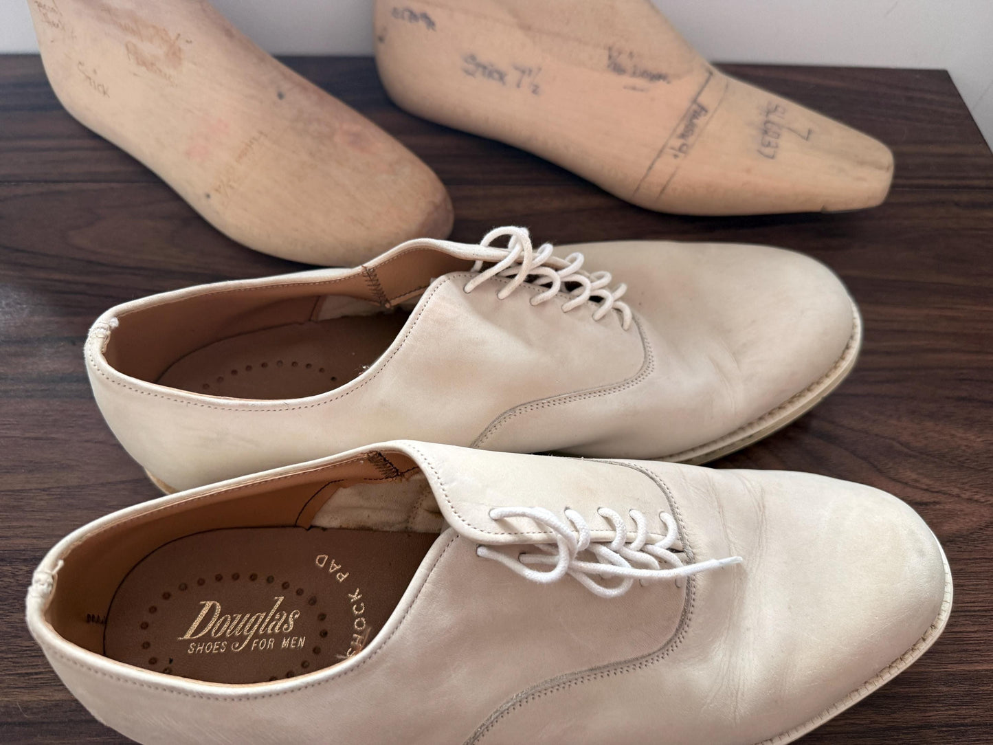 Vintage Douglas Off White Leather Derby Shoes | Men's Minimalist Lace Up Footwear UK8