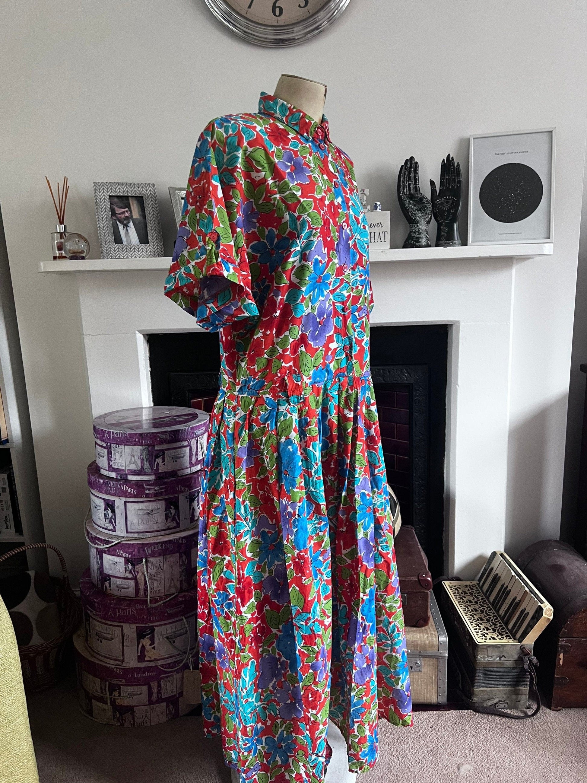 Vintage Suit 80s does 40s dress red and blue floral - 1940s Style button through vintage dress by Les Arcs, vintage dress, vintage shirt