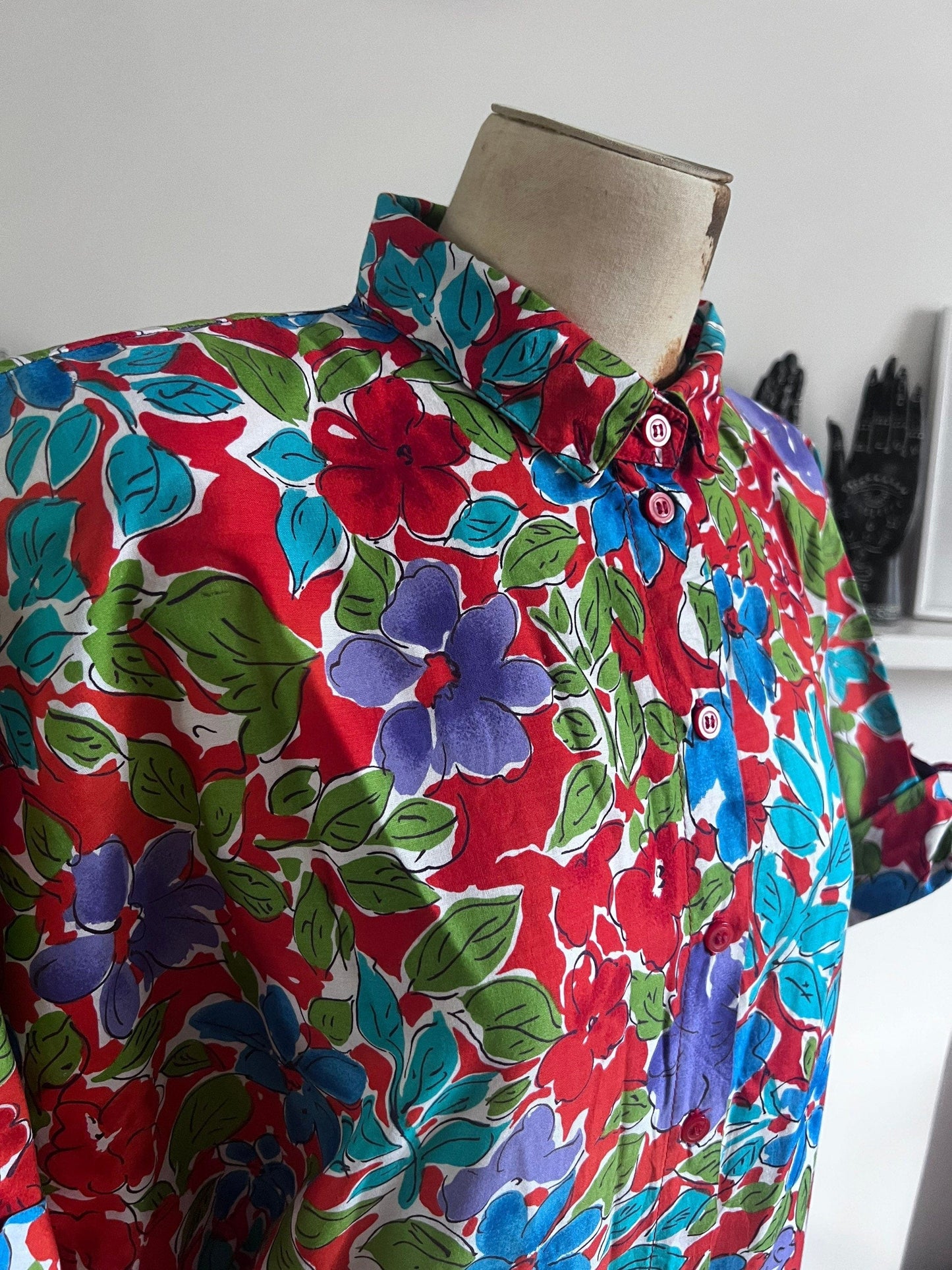 Vintage Suit 80s does 40s dress red and blue floral - 1940s Style button through vintage dress by Les Arcs, vintage dress, vintage shirt
