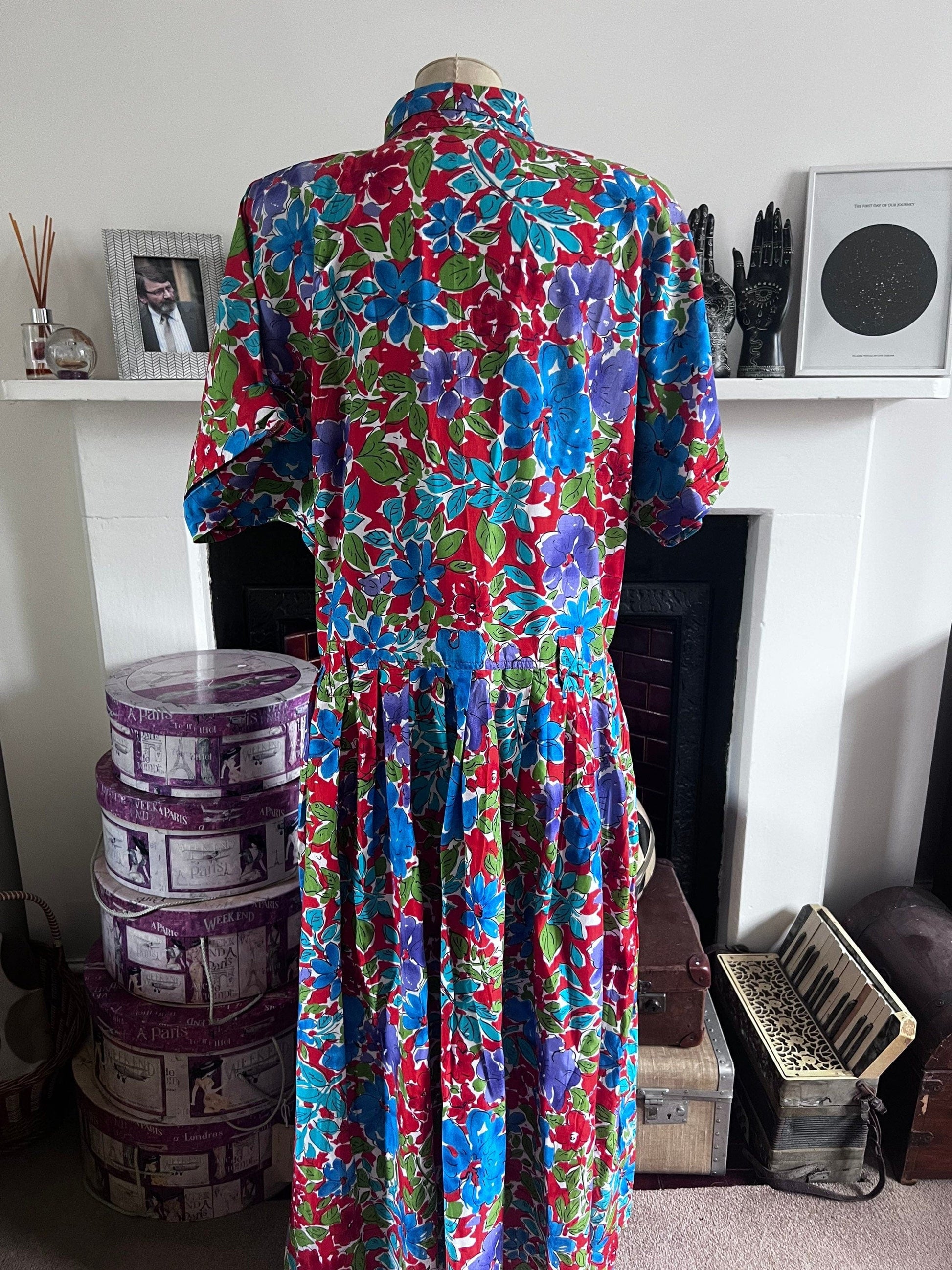 Vintage Suit 80s does 40s dress red and blue floral - 1940s Style button through vintage dress by Les Arcs, vintage dress, vintage shirt