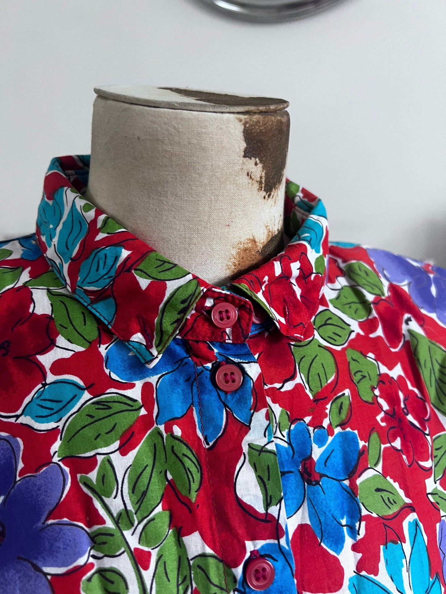Vintage Suit 80s does 40s dress red and blue floral - 1940s Style button through vintage dress by Les Arcs, vintage dress, vintage shirt