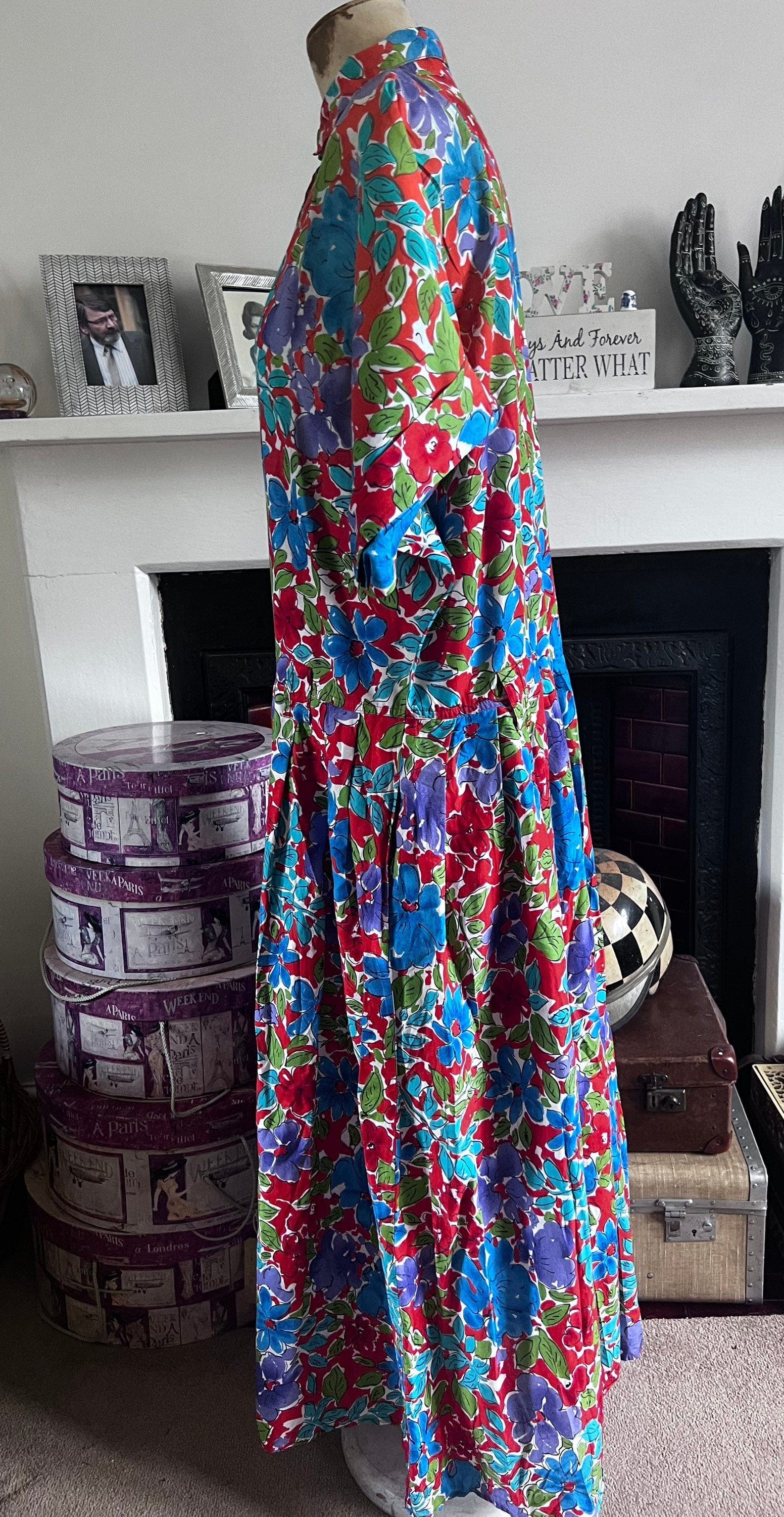 Vintage Suit 80s does 40s dress red and blue floral - 1940s Style button through vintage dress by Les Arcs, vintage dress, vintage shirt