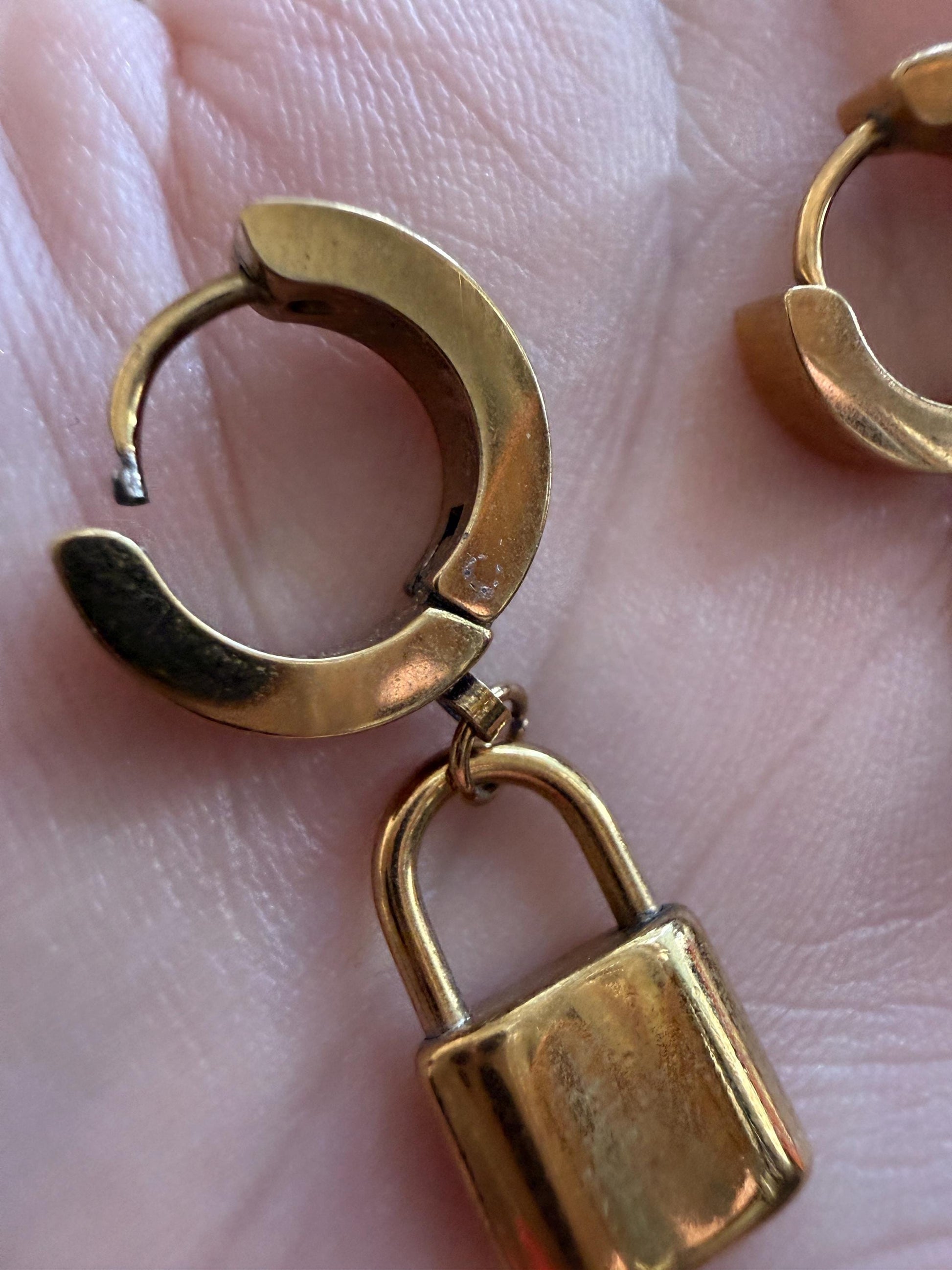 Vintage Gold Tone Padlock Drop Hoop Earrings – Chunky Hinged Hoops – 1980s/1990s Statement Jewellery