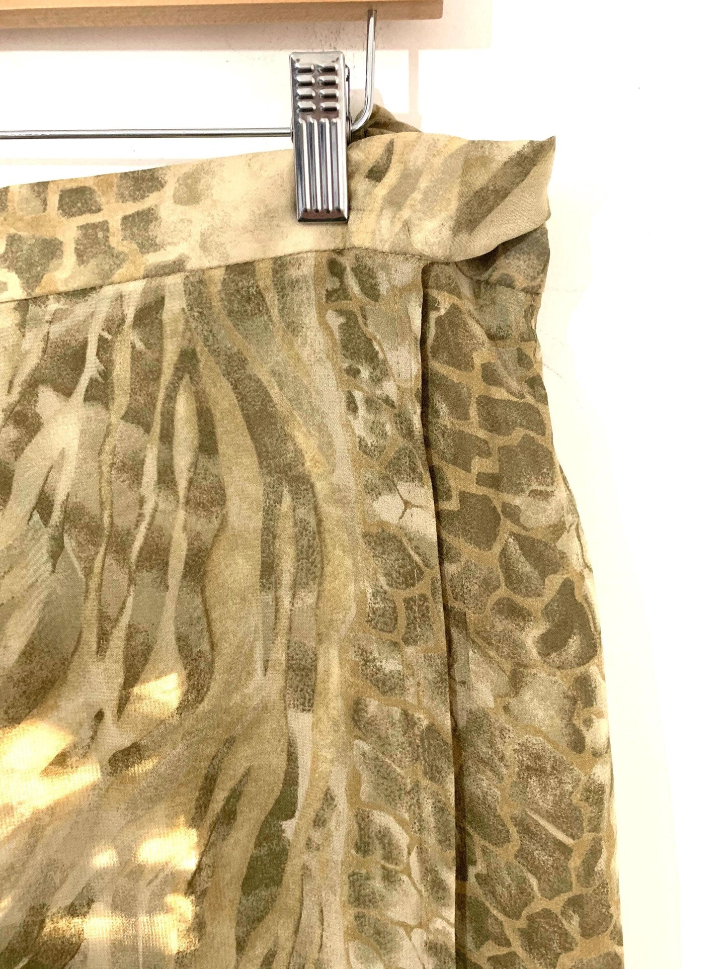 Vintage Green Chiffon Floral Leaf Pattern Skirt Midi Length green Floral Belt UK 12/14