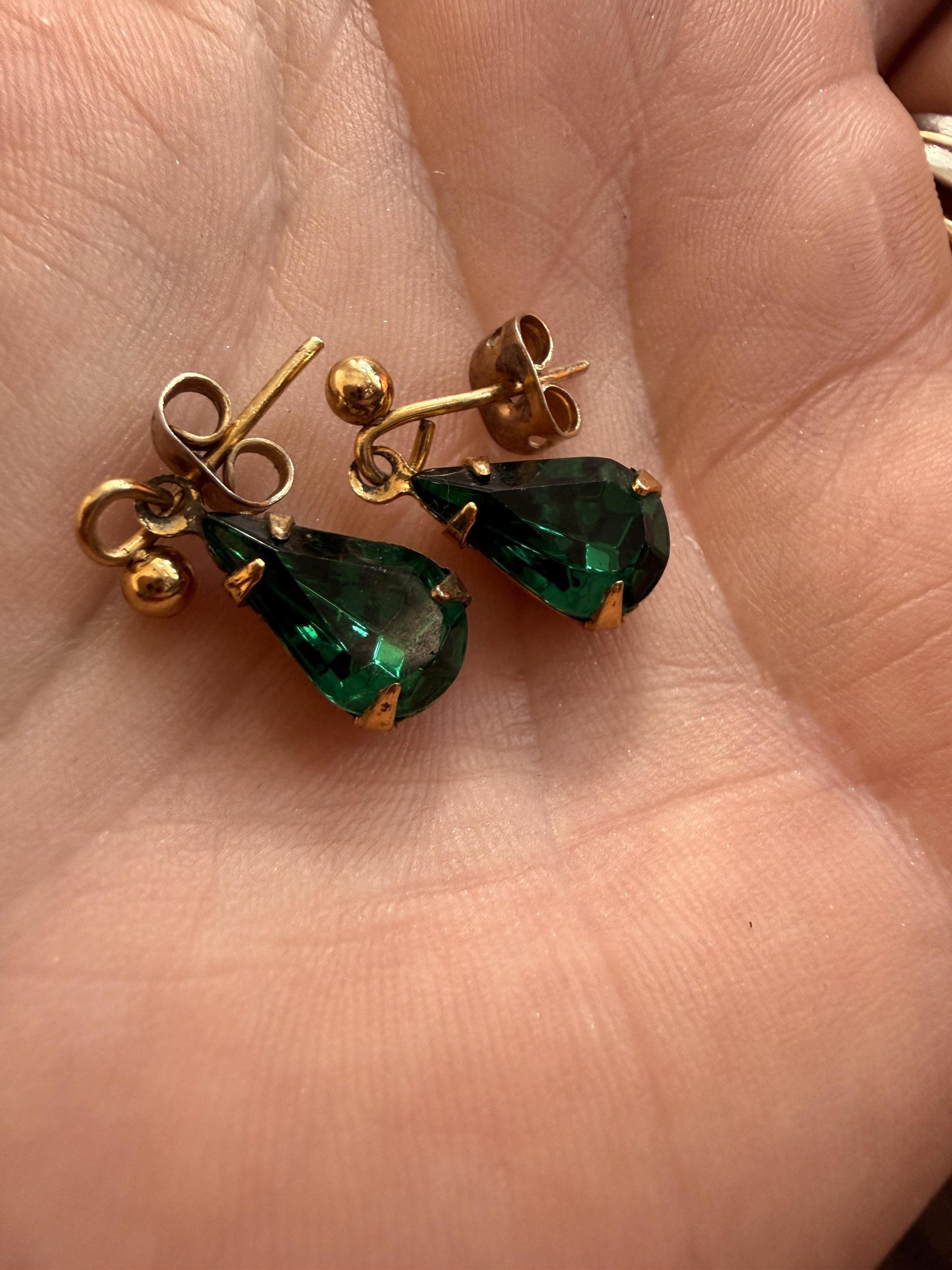 Vintage Green Teardrop Earrings, Emerald Green Drop Earrings, Gold Tone Costume Jewellery, Faceted Stone Earrings