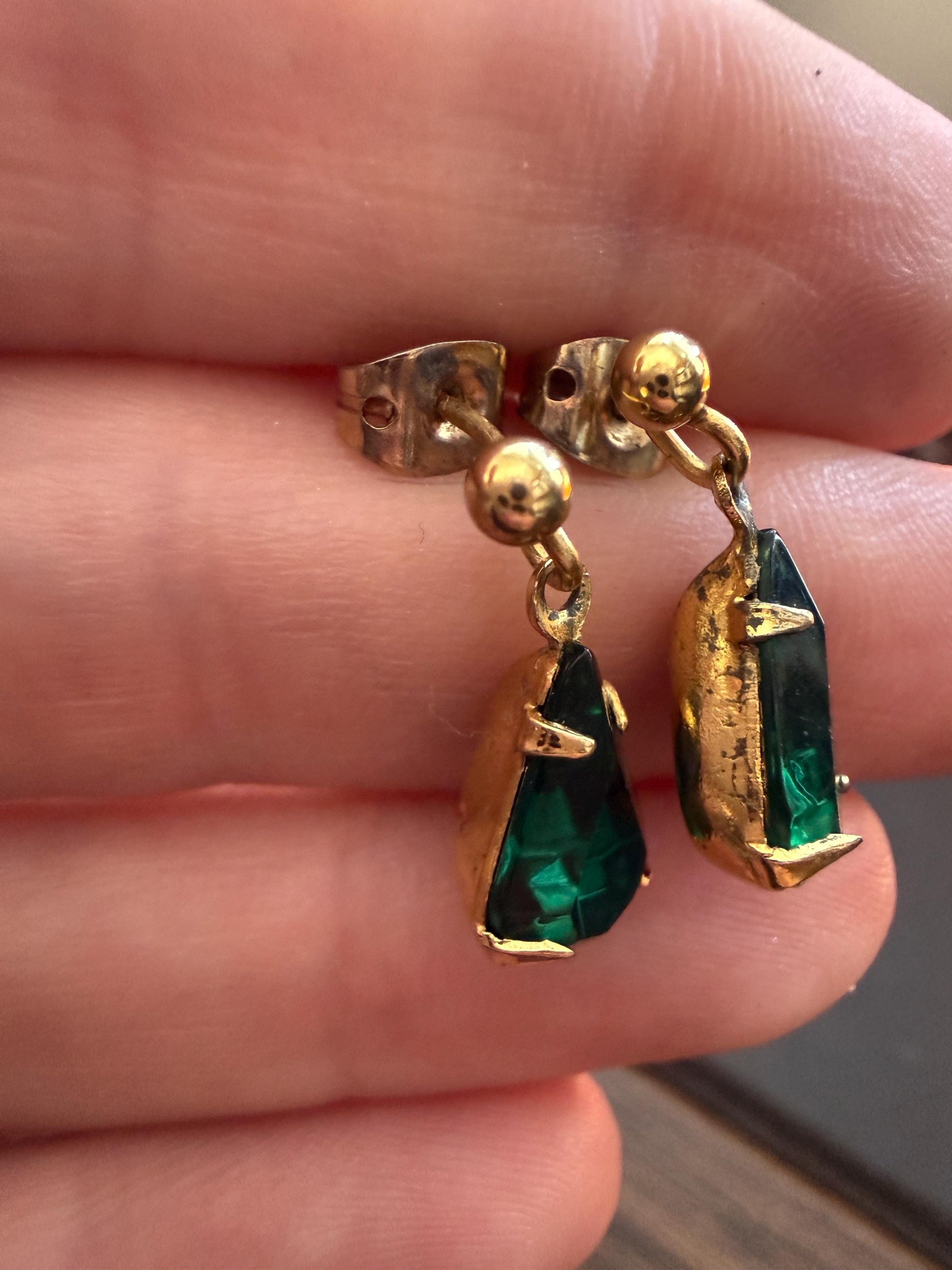 Vintage Green Teardrop Earrings, Emerald Green Drop Earrings, Gold Tone Costume Jewellery, Faceted Stone Earrings