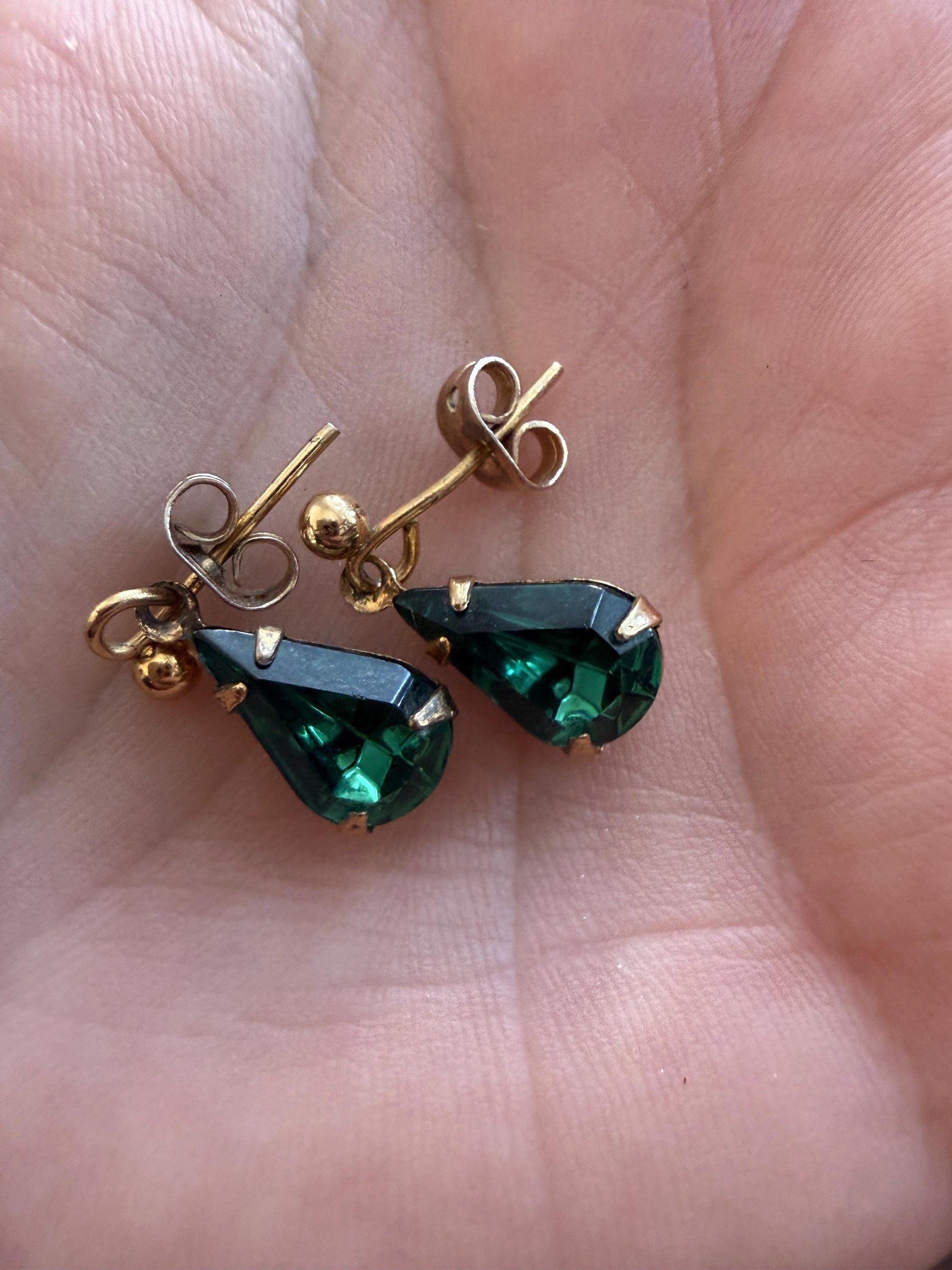 Vintage Green Teardrop Earrings, Emerald Green Drop Earrings, Gold Tone Costume Jewellery, Faceted Stone Earrings