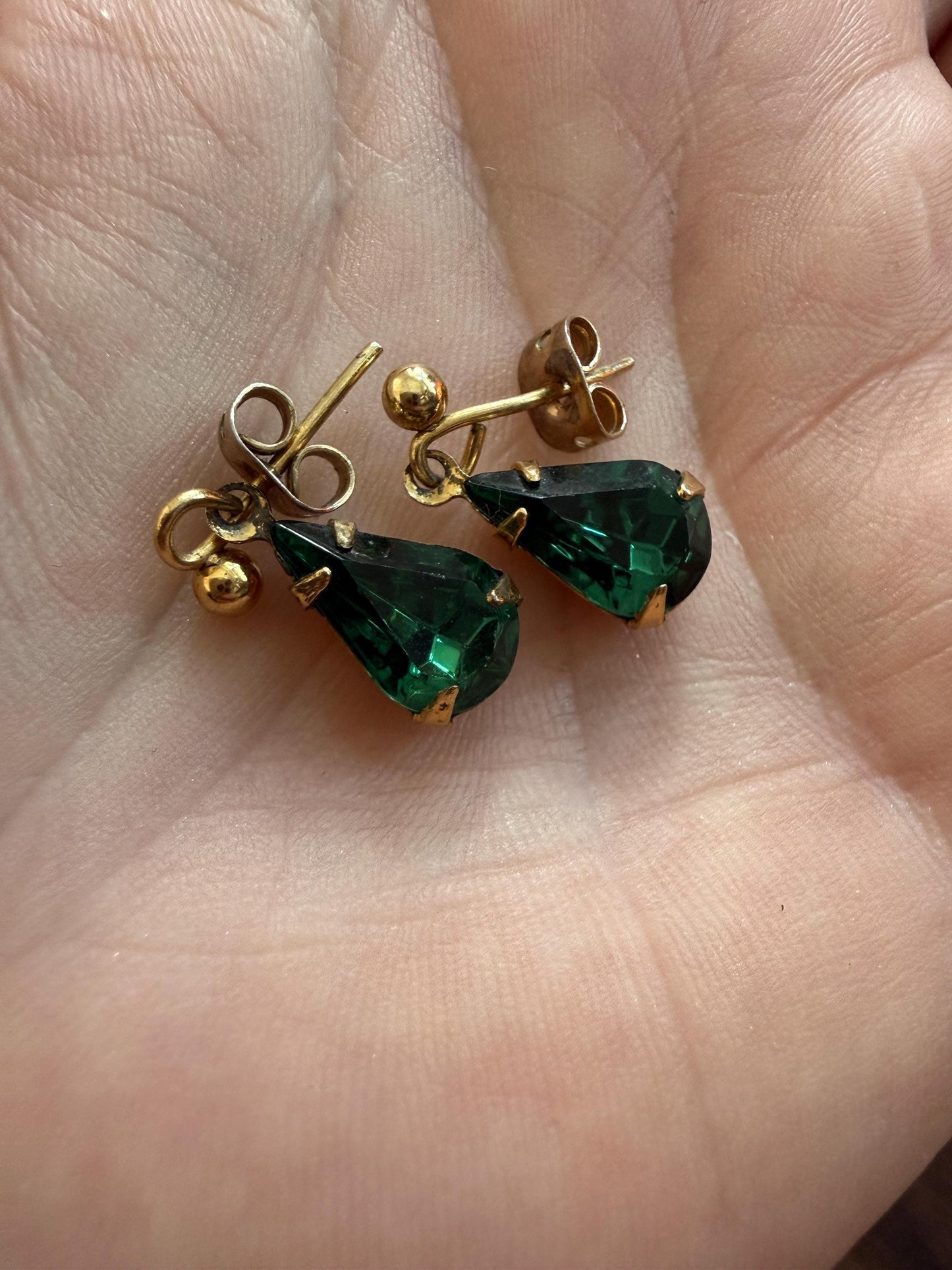 Vintage Green Teardrop Earrings, Emerald Green Drop Earrings, Gold Tone Costume Jewellery, Faceted Stone Earrings