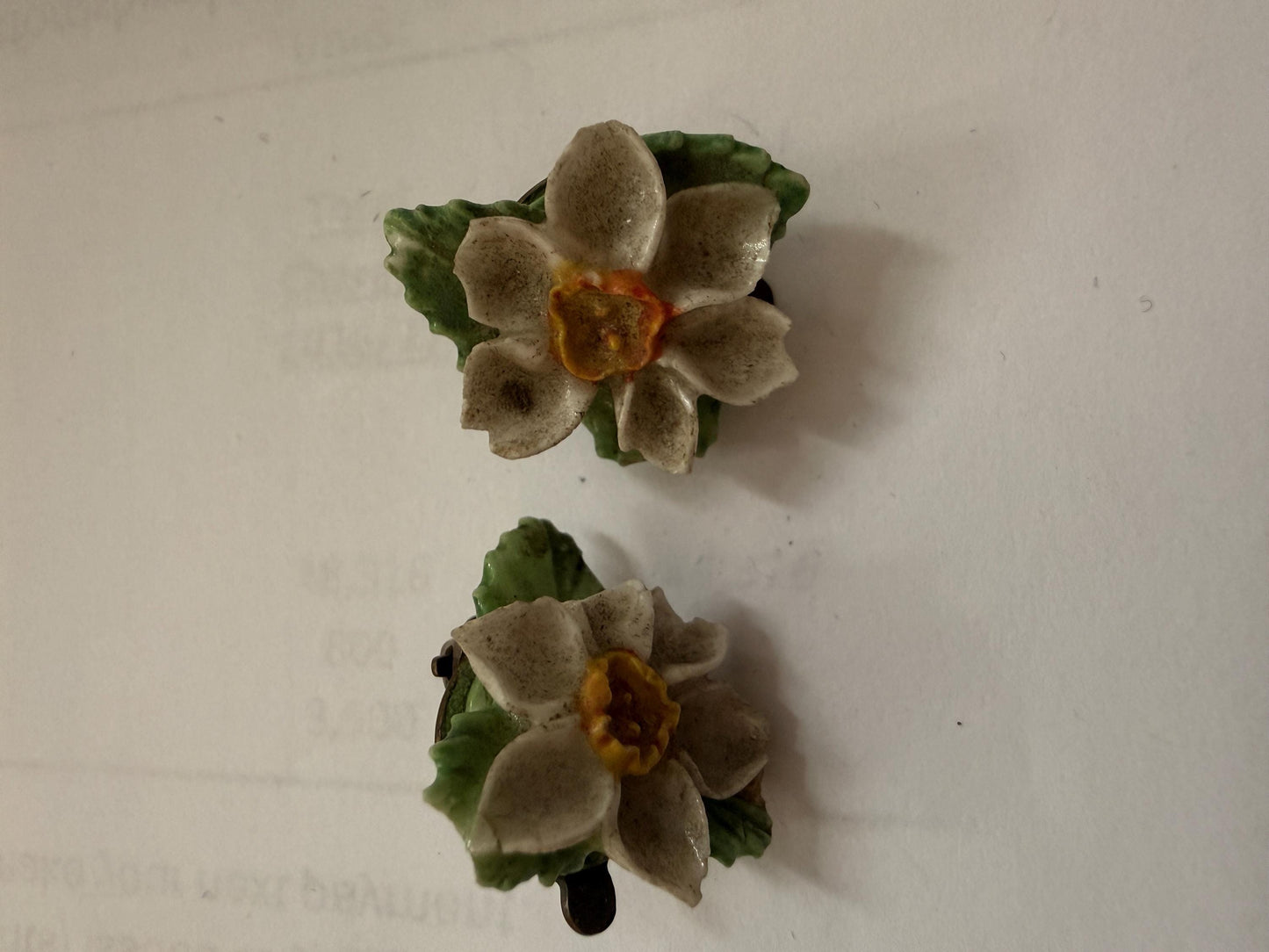 Vintage Hand-Painted Porcelain Daffodil Clip-On Earrings – 1940s Floral Ceramic Jewellery