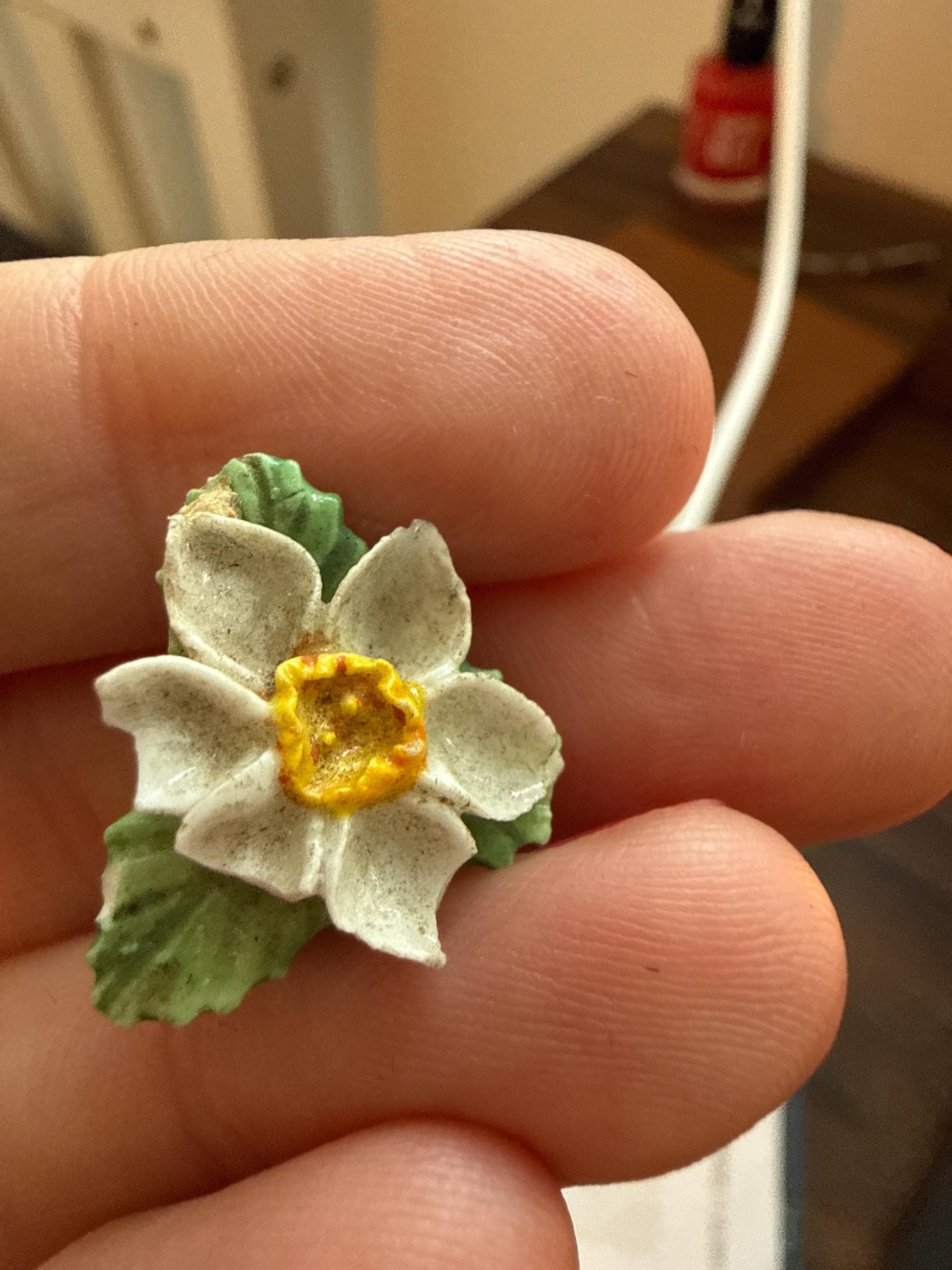 Vintage Hand-Painted Porcelain Daffodil Clip-On Earrings – 1940s Floral Ceramic Jewellery