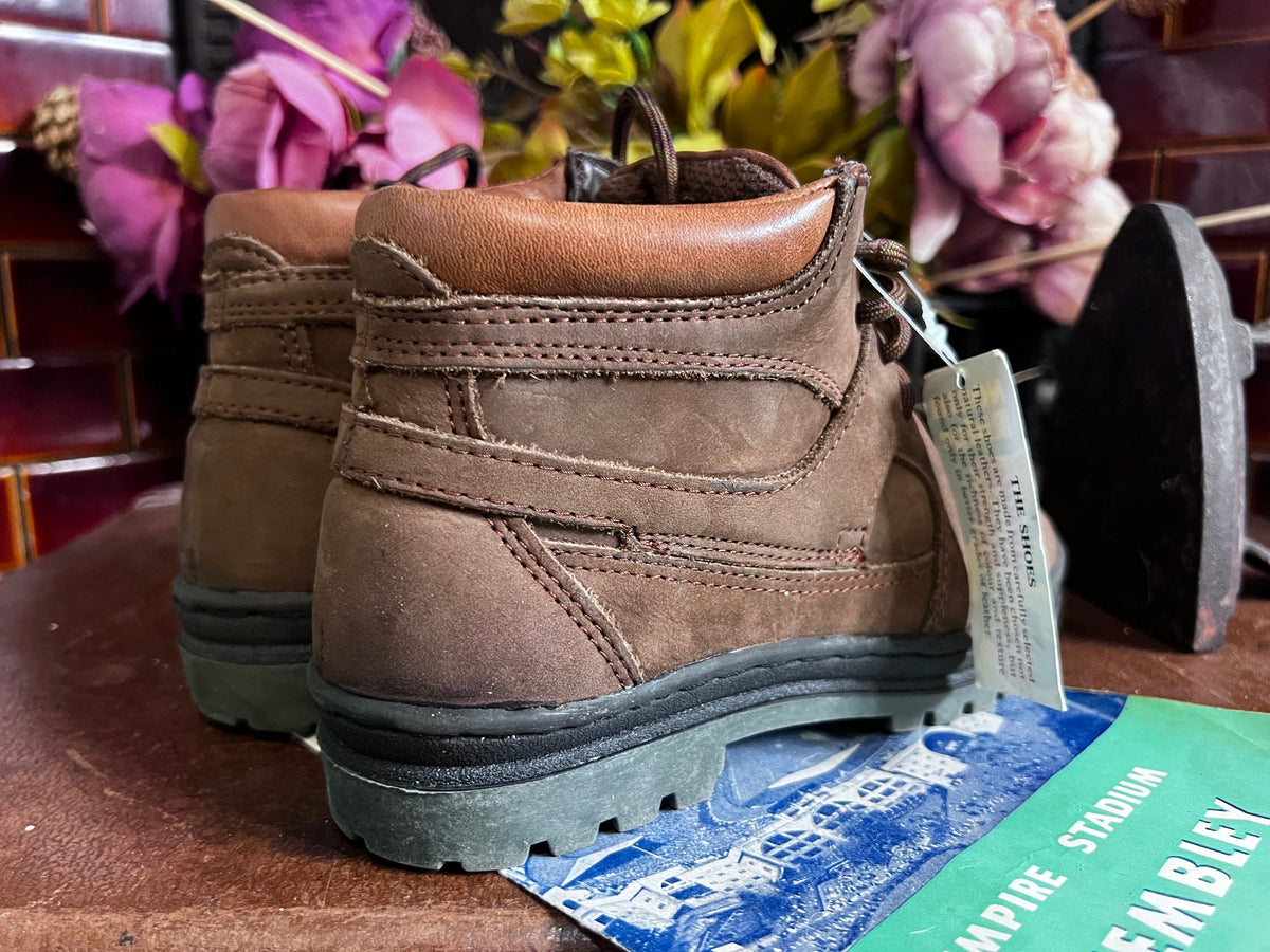 Vintage Walking Boots, Lace up Ankle Boots, Walking Boots Style Boots unworn UK3, vintage footwear, vintage boots, vintage shoes unworn vint