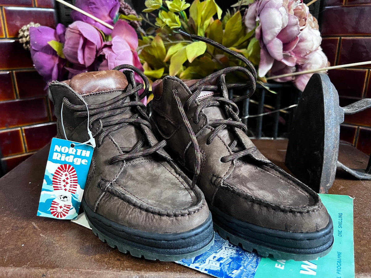 Vintage Walking Boots, Lace up Ankle Boots, Walking Boots Style Boots unworn UK3, vintage footwear, vintage boots, vintage shoes unworn vint