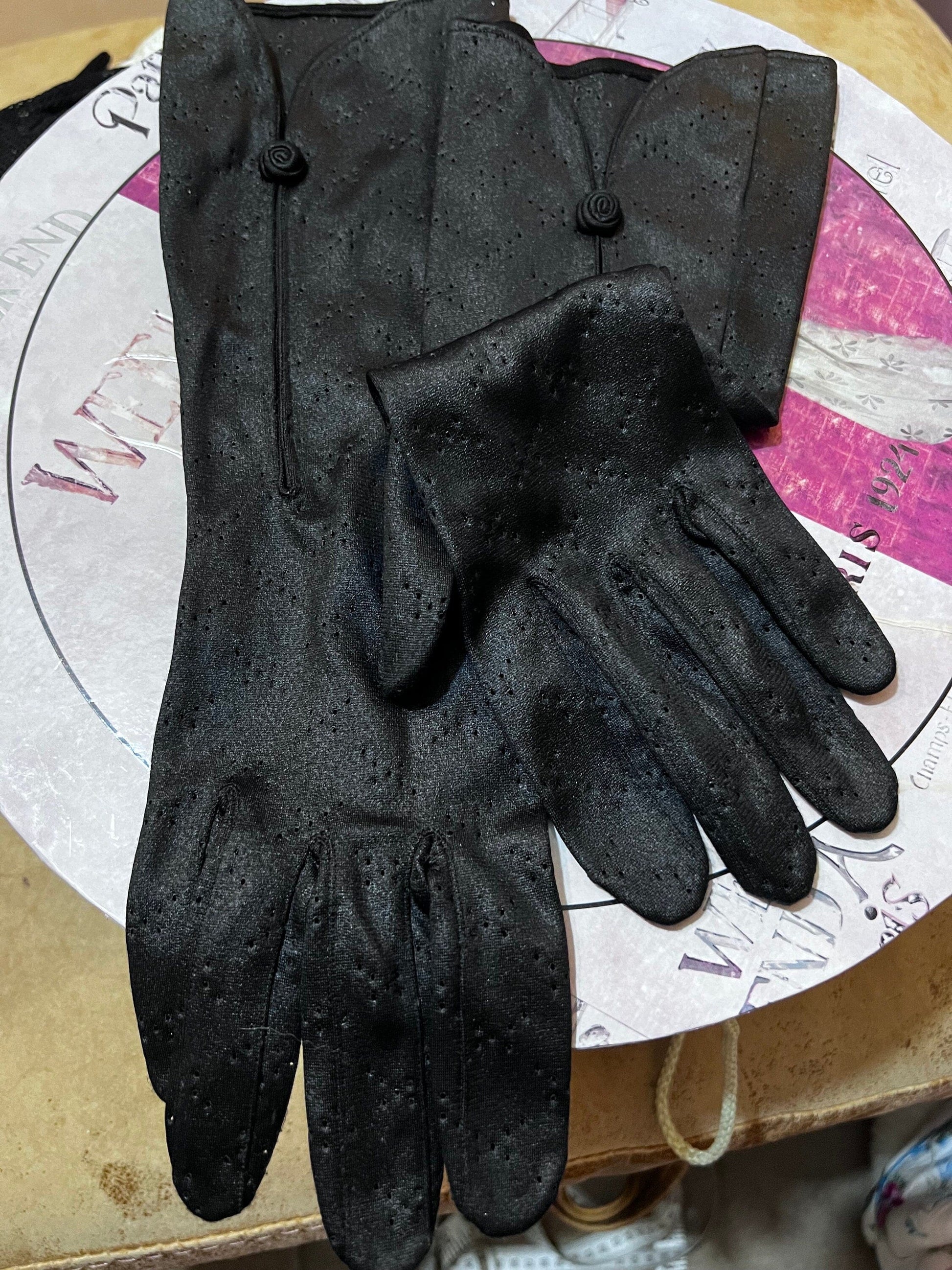 Vintage Ladies Black Stretch lace Gloves - lace  Style Black Gloves -  Size Small Gloves, Ladies Gloves, Black Gloves, lace gloves