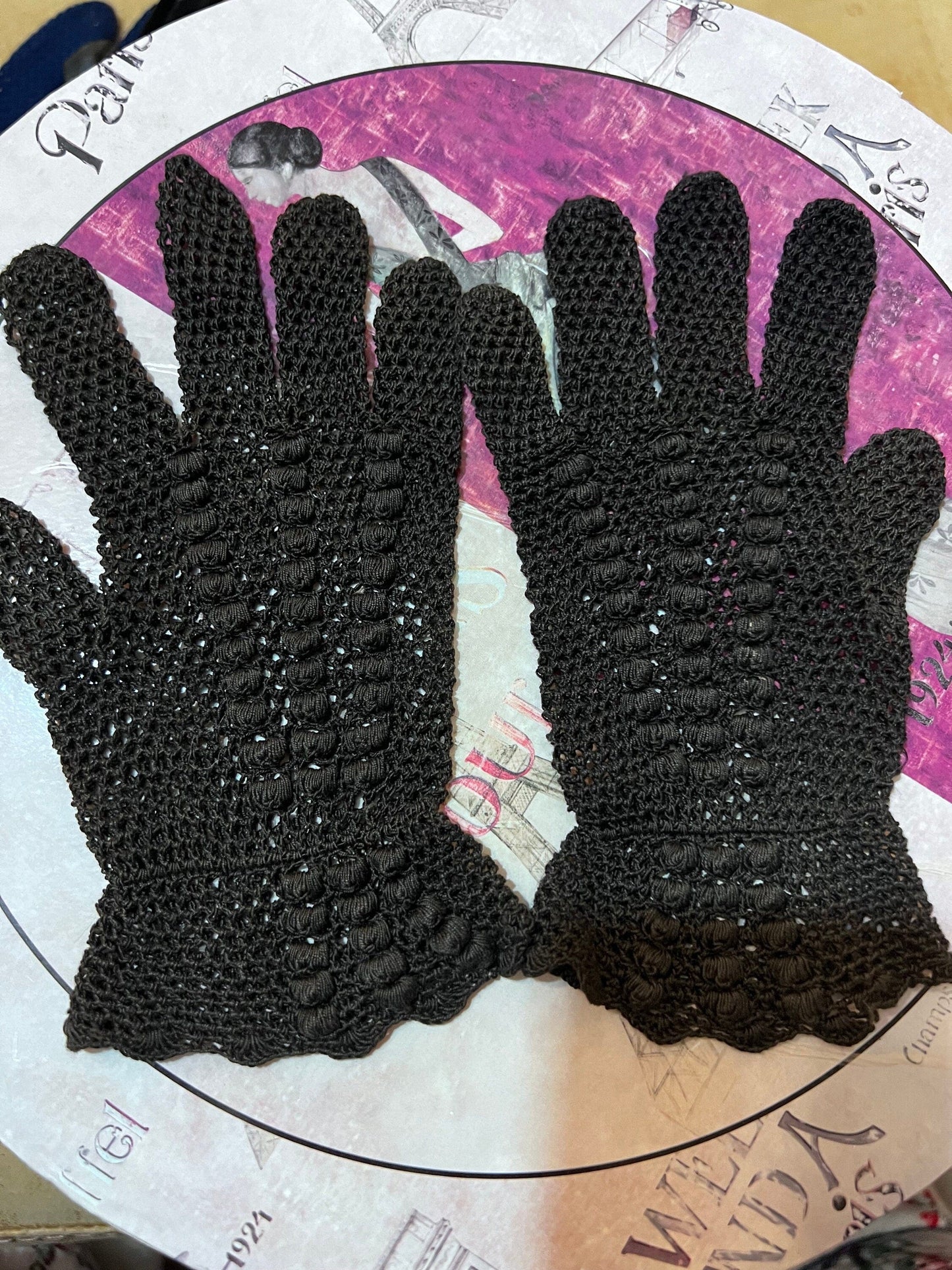 Vintage Ladies Black Stretch lace Gloves - lace  Style Black Gloves -  Size Small Gloves, Ladies Gloves, Black Gloves, lace gloves
