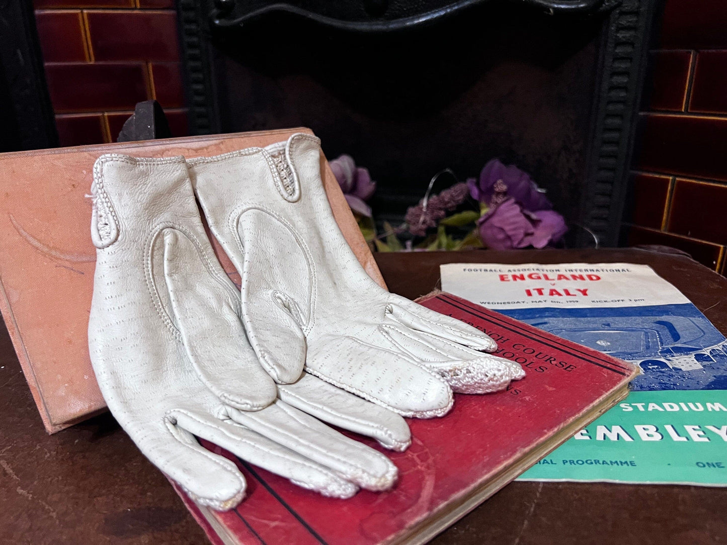 Vintage Ladies cream crochet leather Gloves -  ladies driving Gloves -  Size Small Gloves, Ladies Gloves, cream Gloves, lace gloves