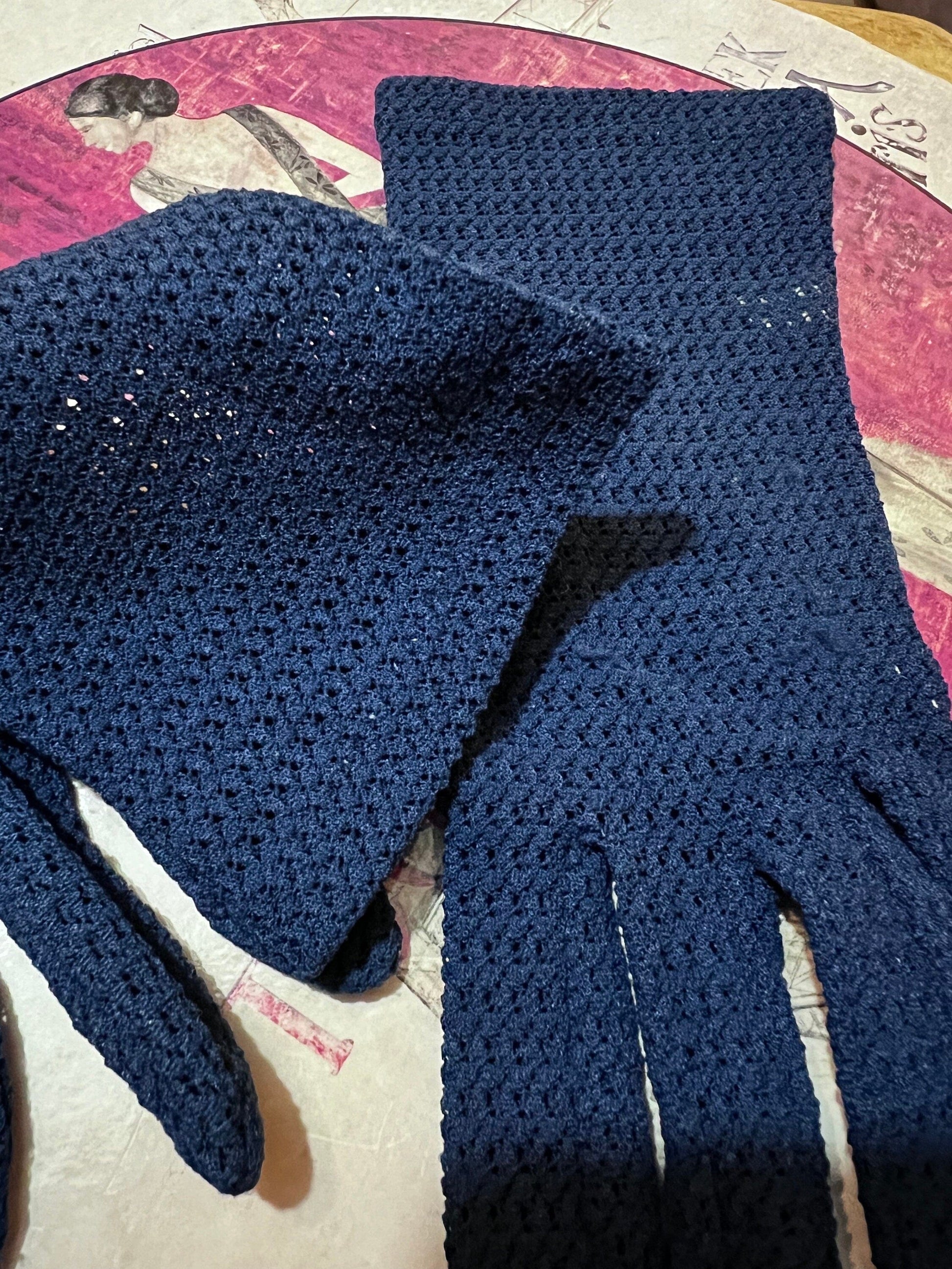 Vintage Ladies navy blue Stretch lace Gloves - lace  Style navy blue Gloves -  Size Small Gloves, Ladies Gloves, navy Gloves, lace gloves