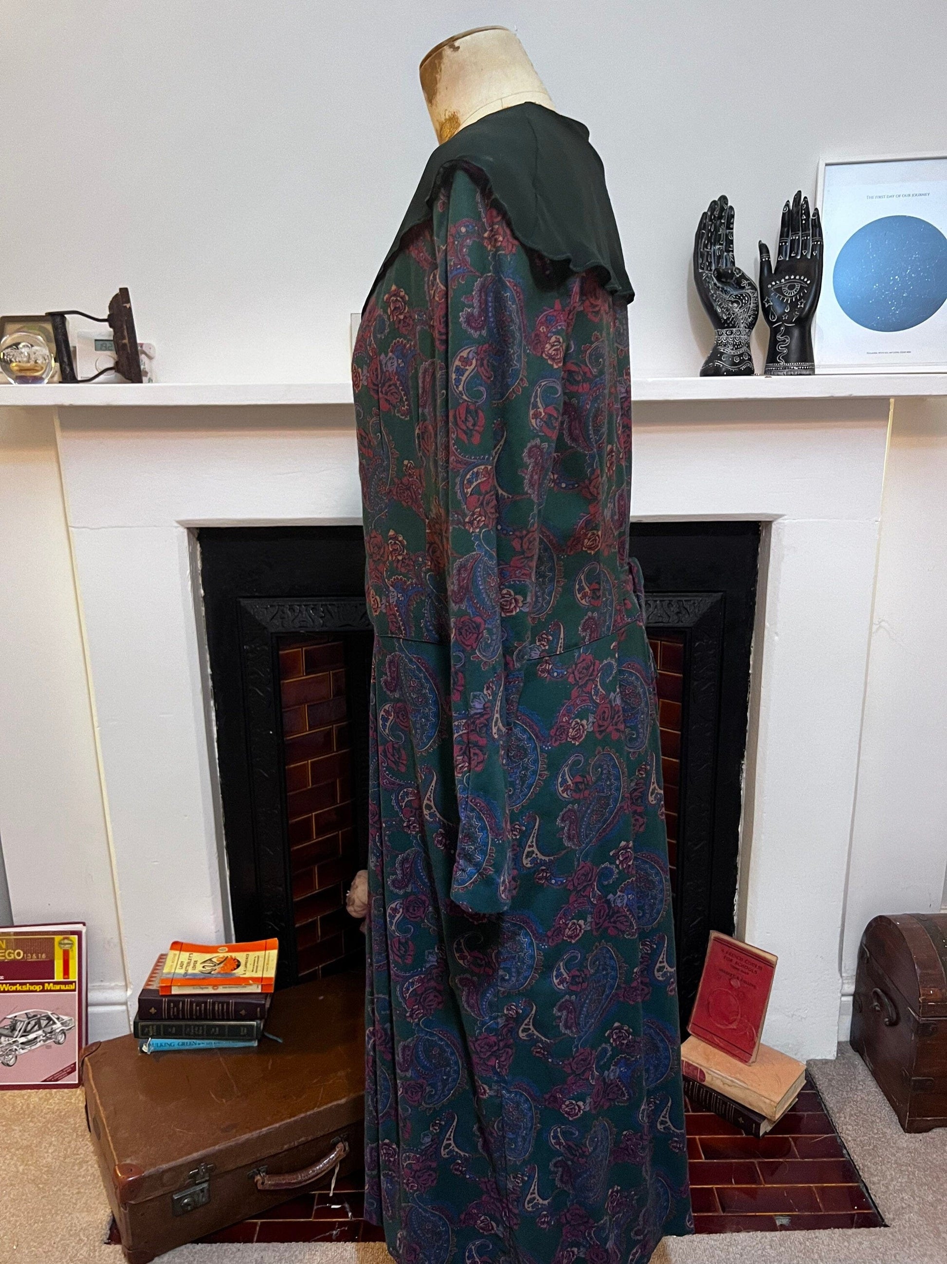 Vintage Laura Ashley Dress Chiffon Collar Paisley Tie Back Dress - UK16 - Bottle Green Paisley Brushed Cotton - Made in Great Britain 1980s