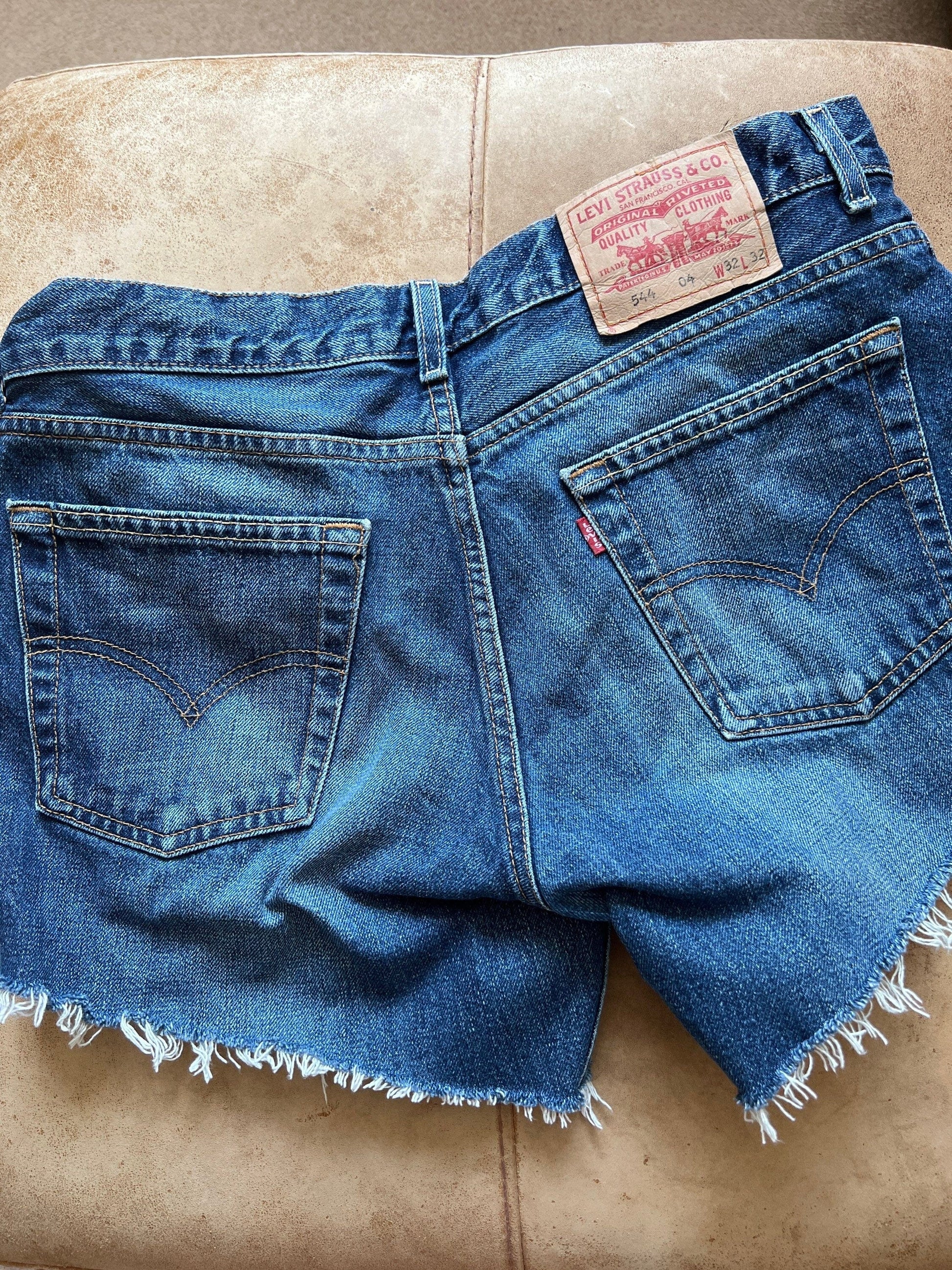 Vintage Denim Short Levi Cut Offs W32 - light stone wash denim shorts - Levi Jeans Cut Offs 544