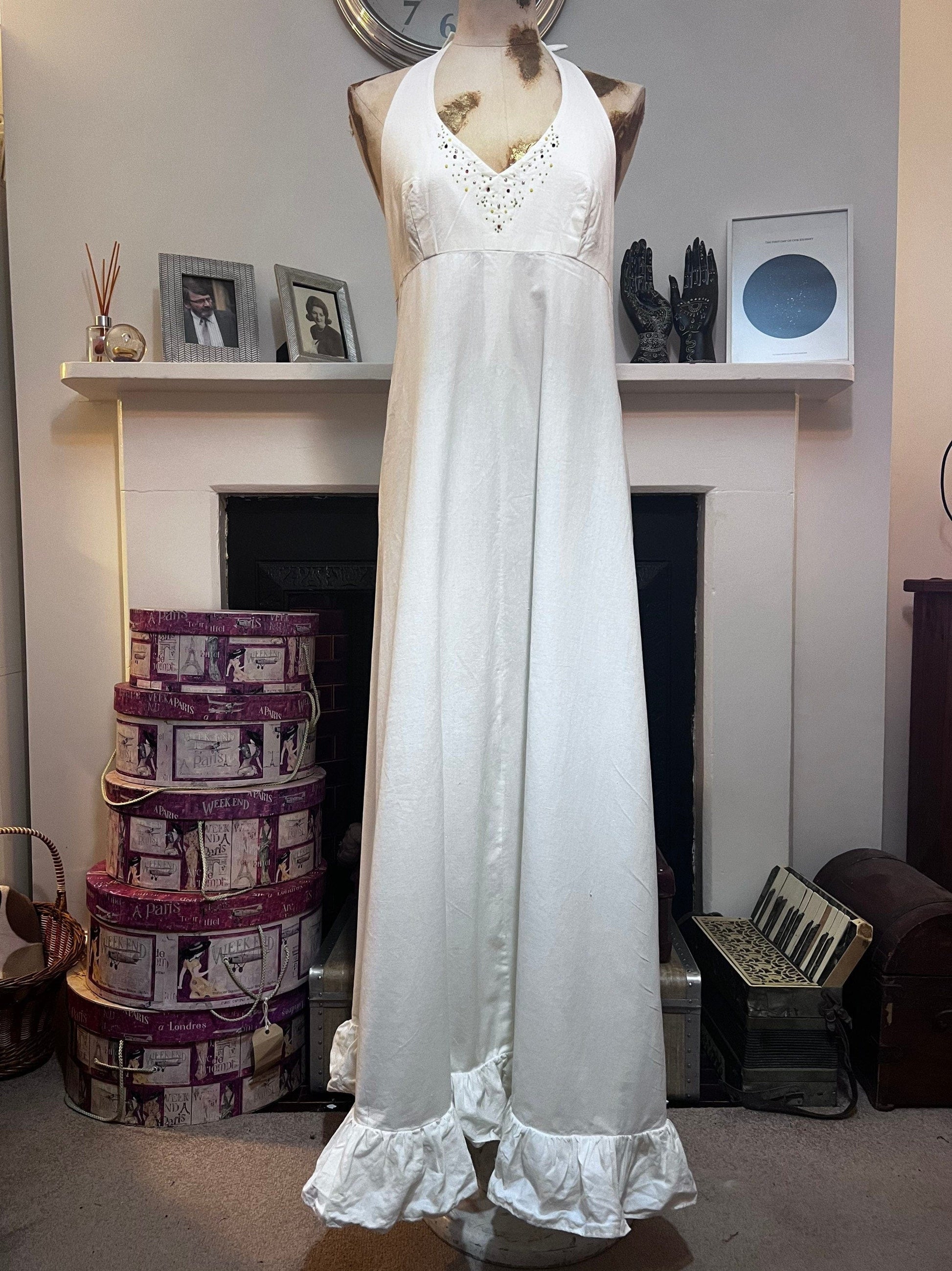 Cream linen 70s halter neck maxi dress, frill hem maxi, cream maxi dress, vintage maxi, vintage dress, cream linen dress, 1970s
