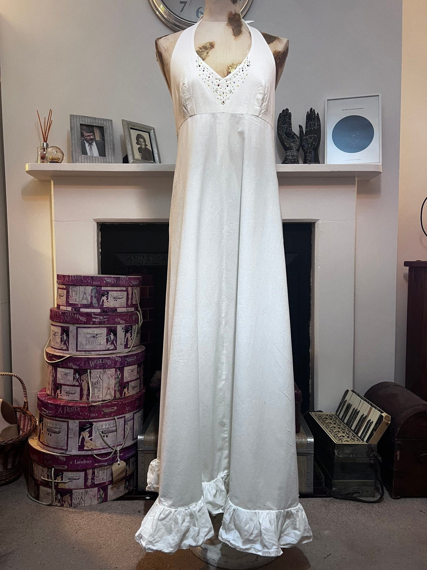 Cream linen 70s halter neck maxi dress, frill hem maxi, cream maxi dress, vintage maxi, vintage dress, cream linen dress, 1970s