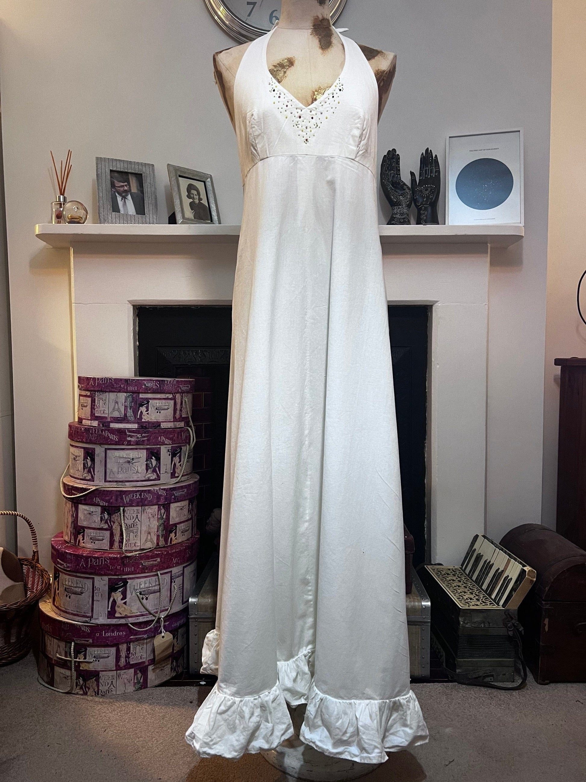 Cream linen 70s halter neck maxi dress, frill hem maxi, cream maxi dress, vintage maxi, vintage dress, cream linen dress, 1970s