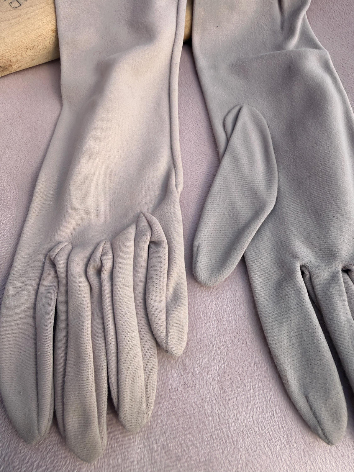 Vintage Pale Grey Long Fabric Gloves with Pleated Cuffs – Evening Occasion Accessories
