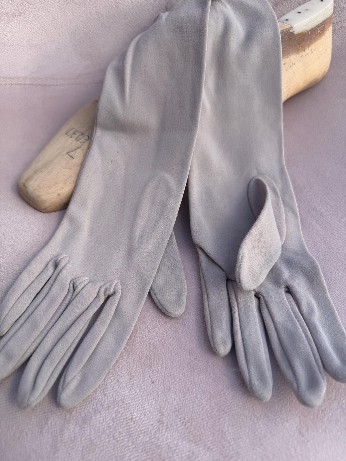 Vintage Pale Grey Long Fabric Gloves with Pleated Cuffs – Evening Occasion Accessories