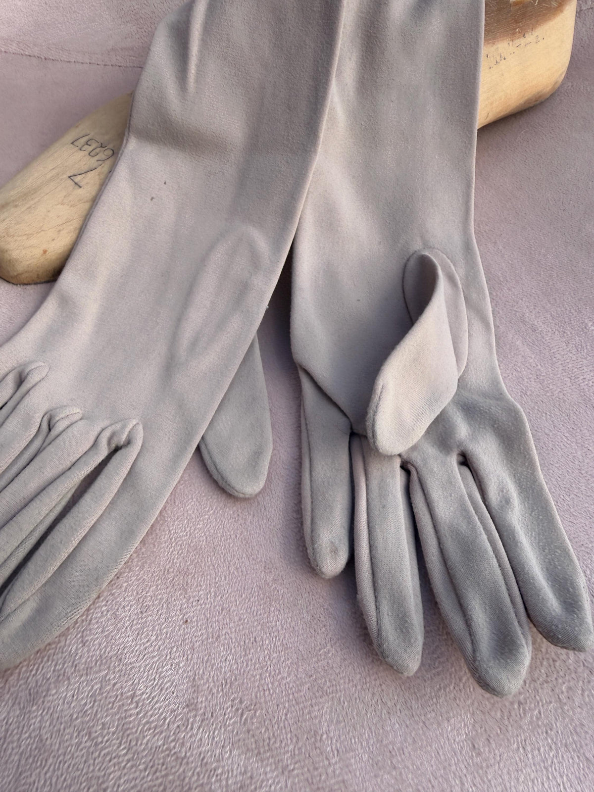 Vintage Pale Grey Long Fabric Gloves with Pleated Cuffs – Evening Occasion Accessories