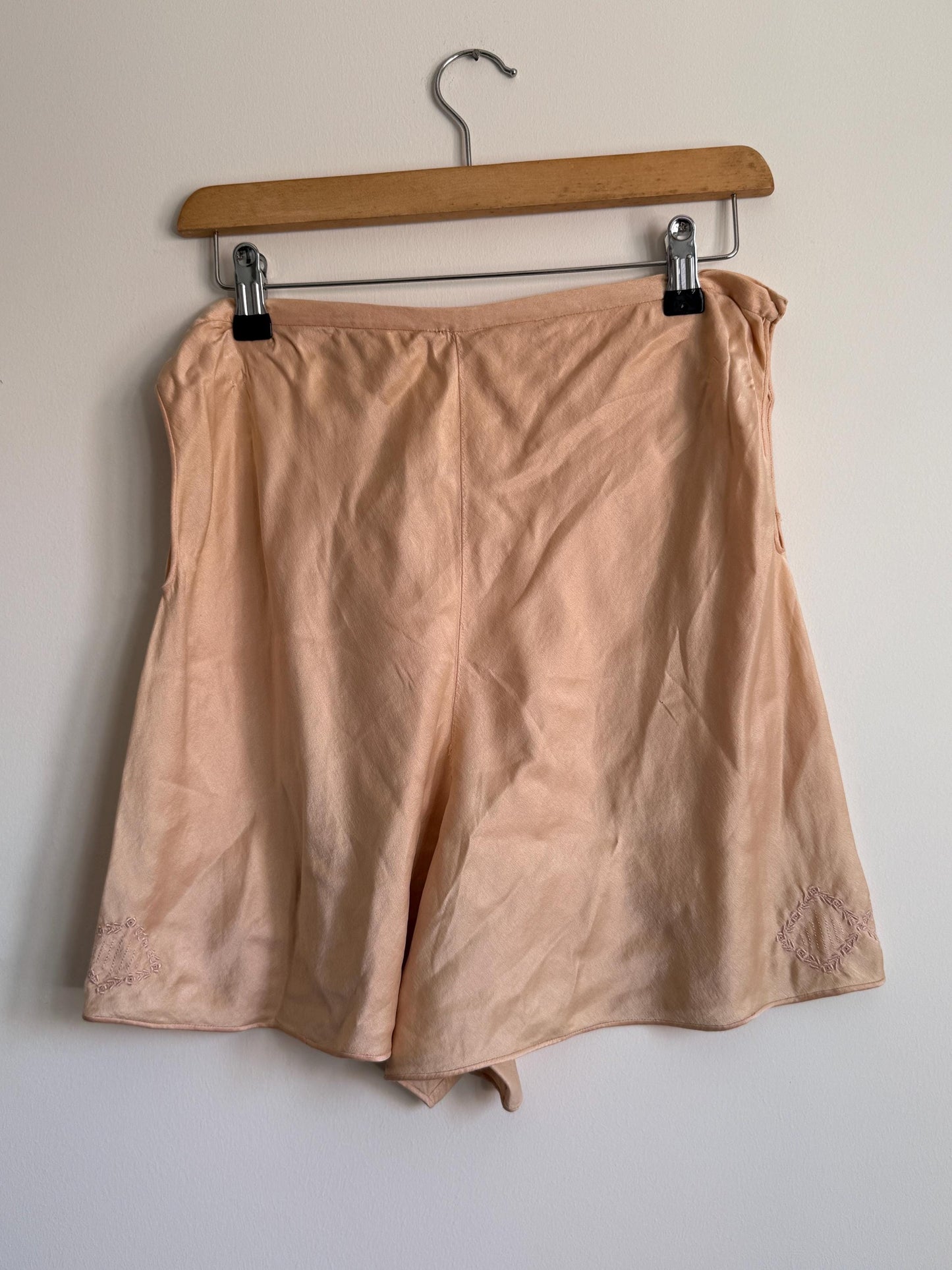 Vintage Peach Tap Pants | 1940s French Knickers | Embroidered Lingerie Shorts | Boudoir Bloomers | Retro Bridal Lingerie