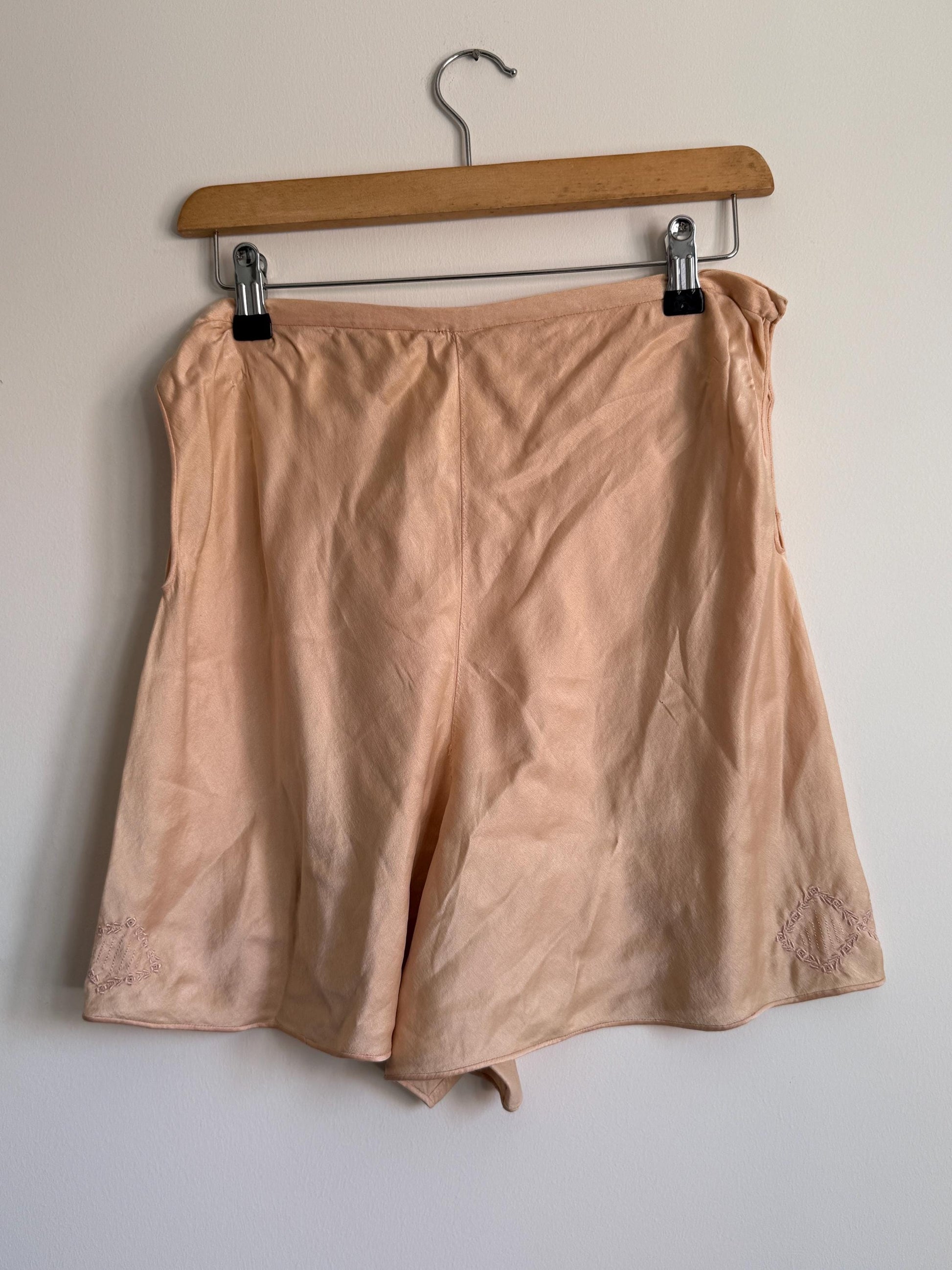 Vintage Peach Tap Pants | 1940s French Knickers | Embroidered Lingerie Shorts | Boudoir Bloomers | Retro Bridal Lingerie